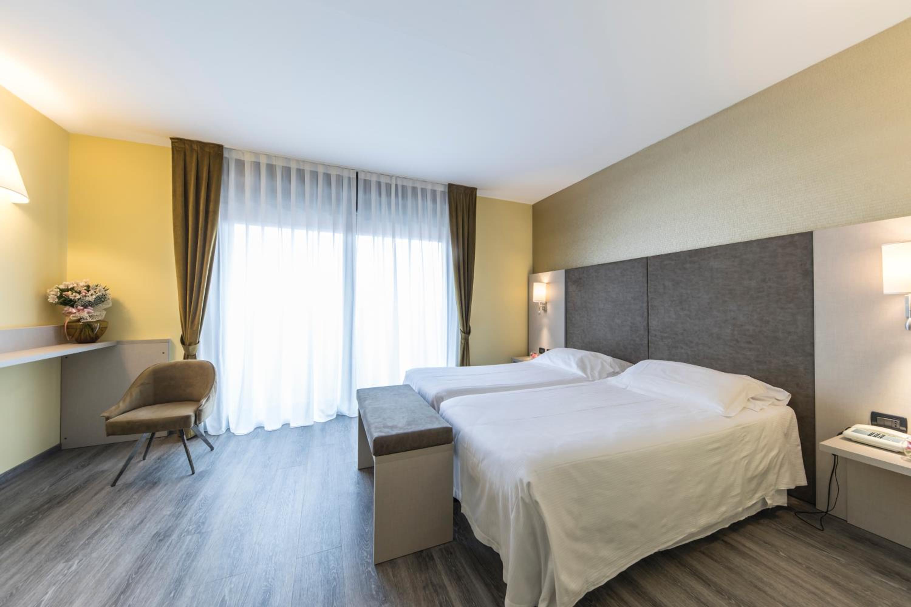 Deluxe Twin Room photo 1