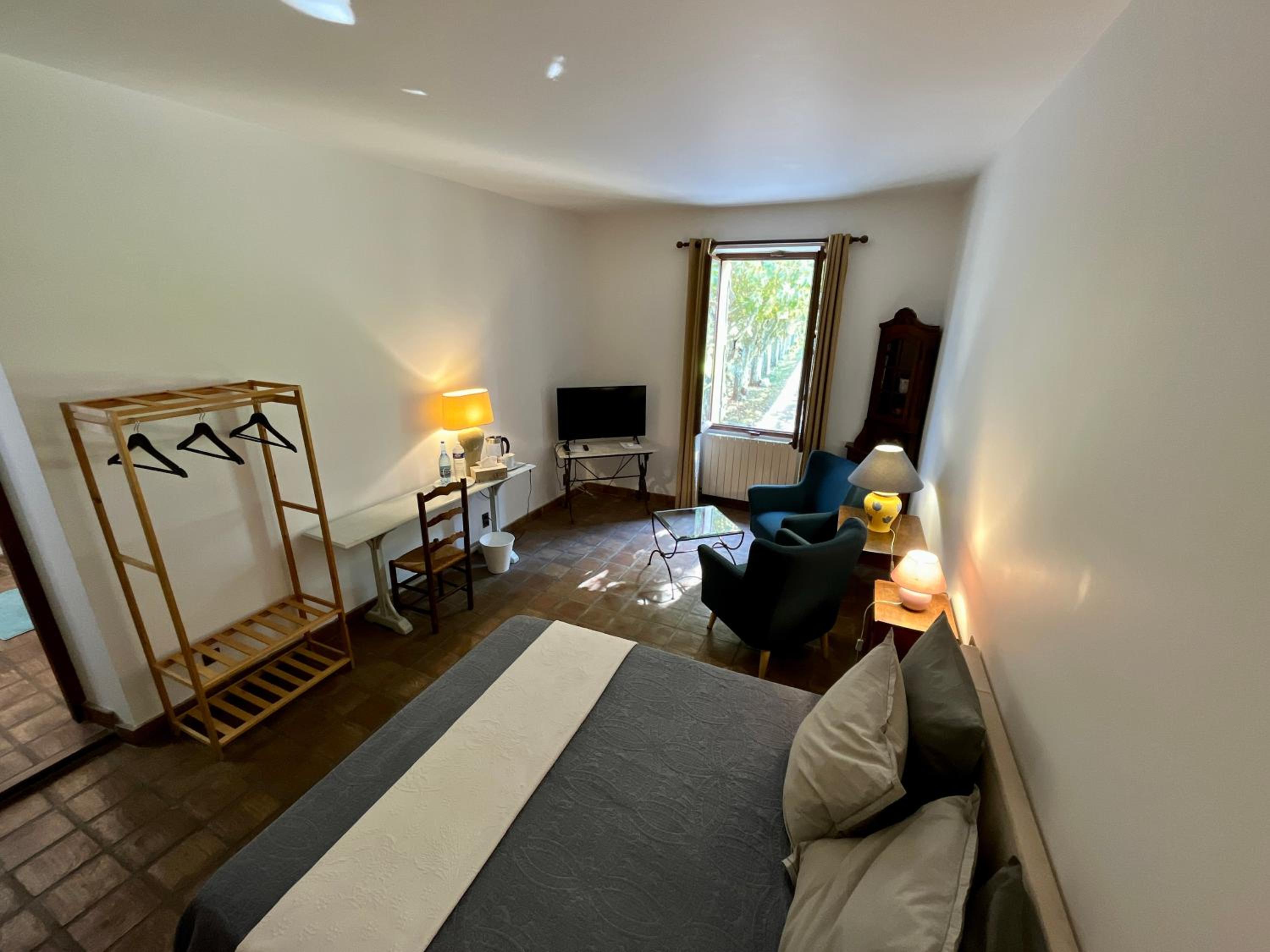 Superior Suite - Photo 5