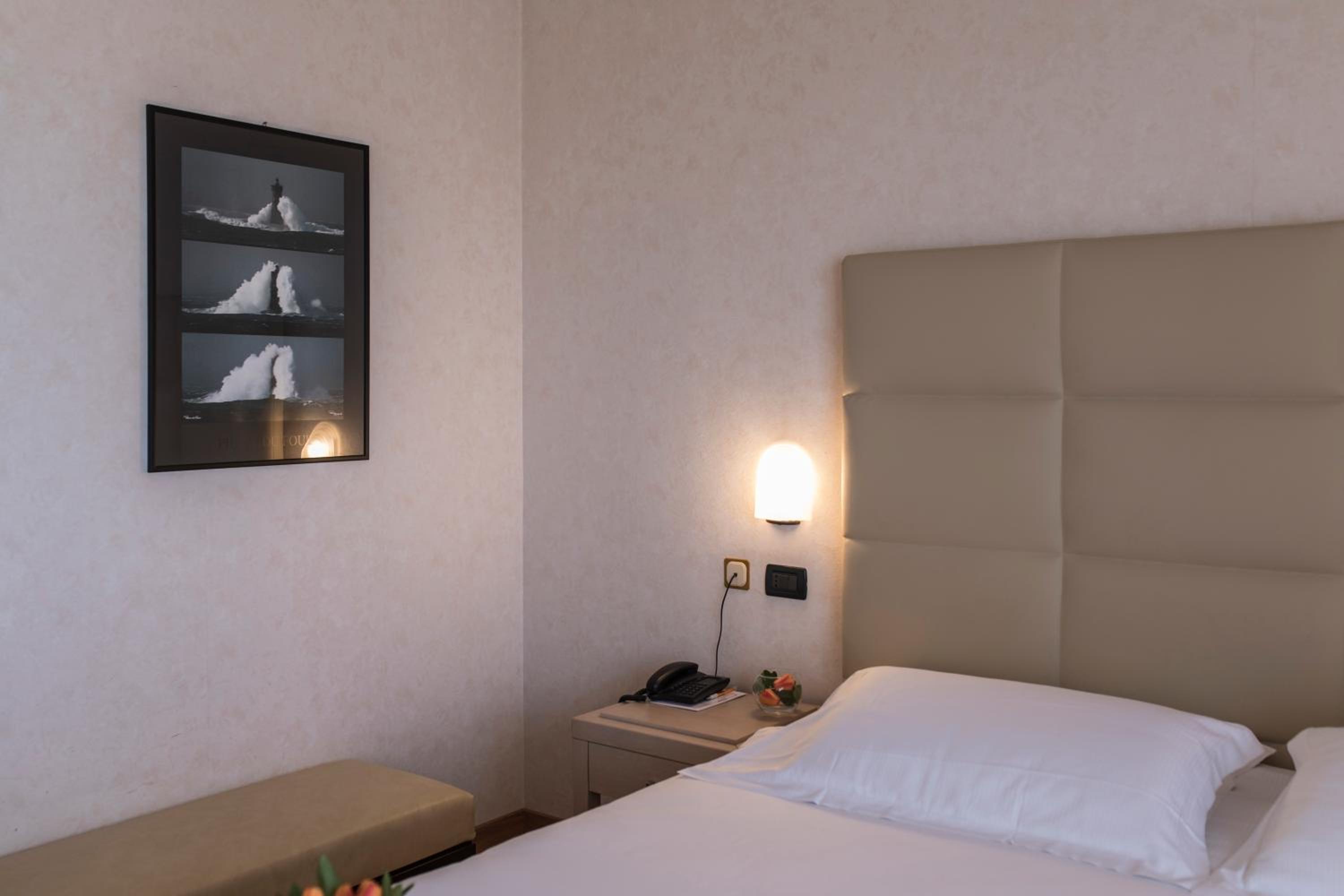 Superior Twin Room - Photo 9