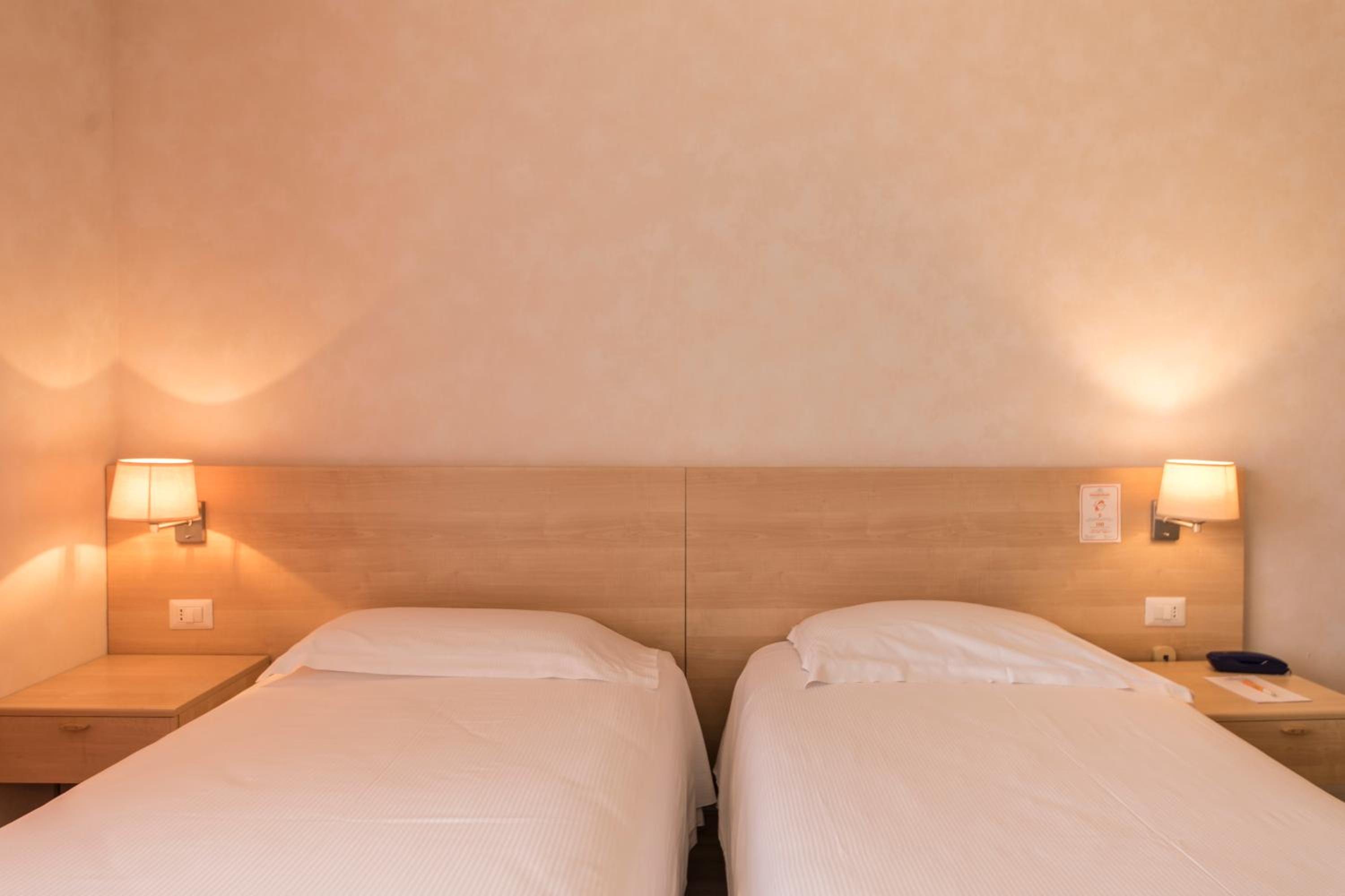 Superior Twin Room - Photo 3