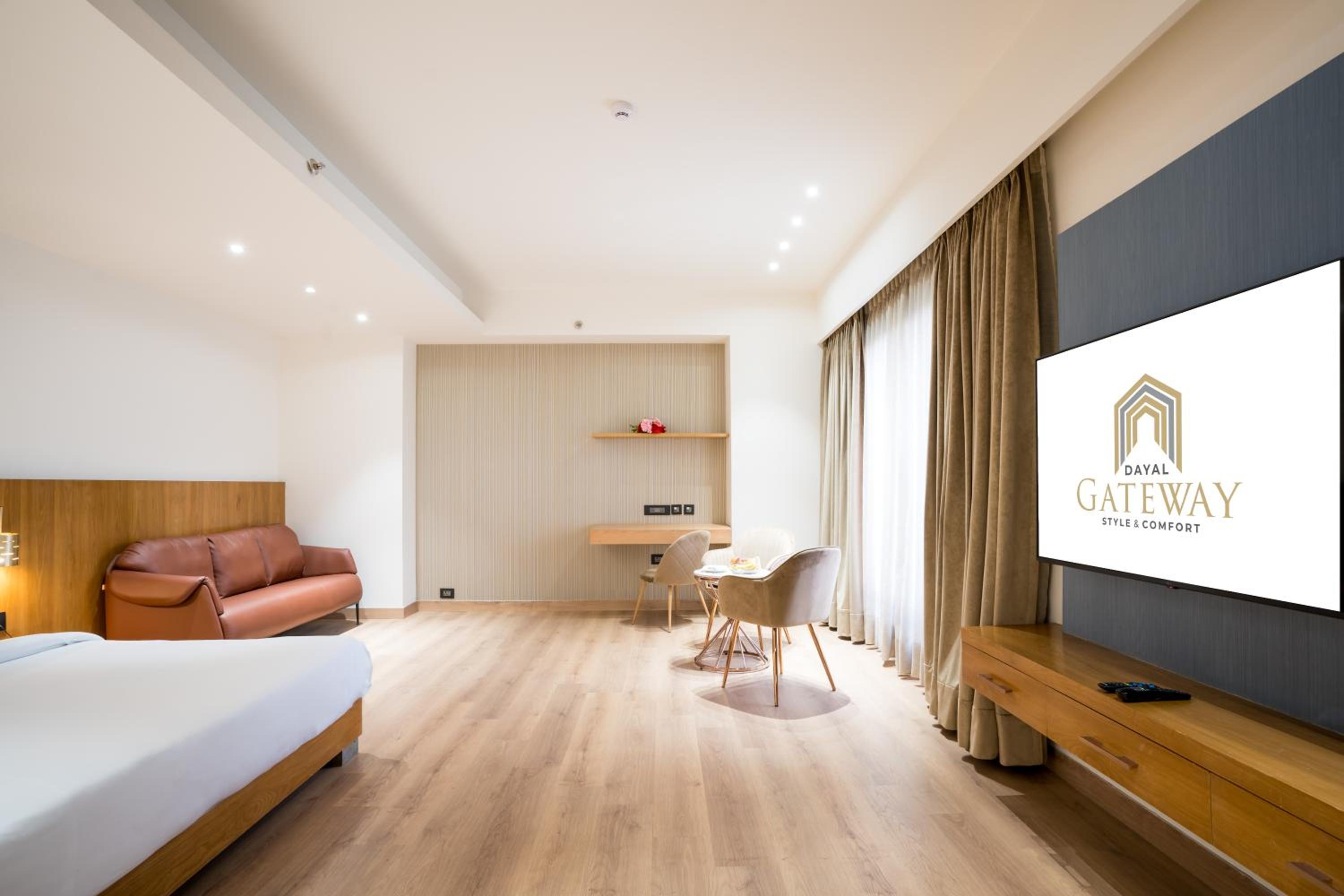Deluxe King Room - Photo 7