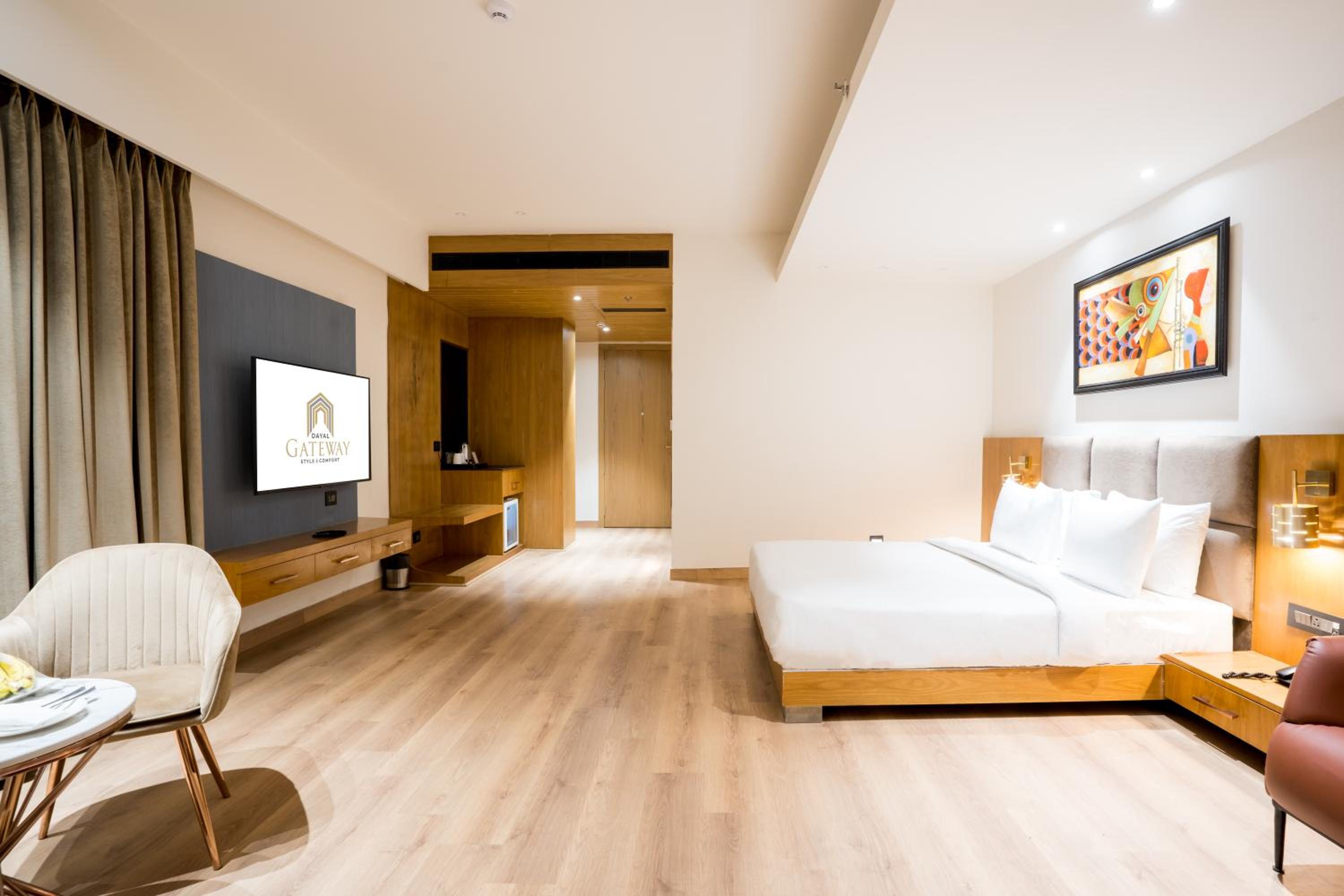 Deluxe King Room - Photo 6