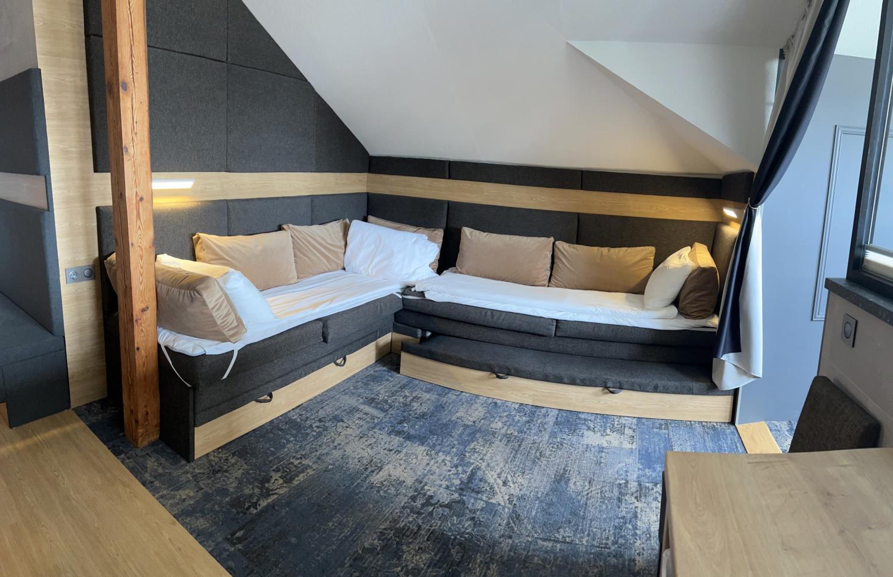 King Studio with Sofa Bed - Photo 7