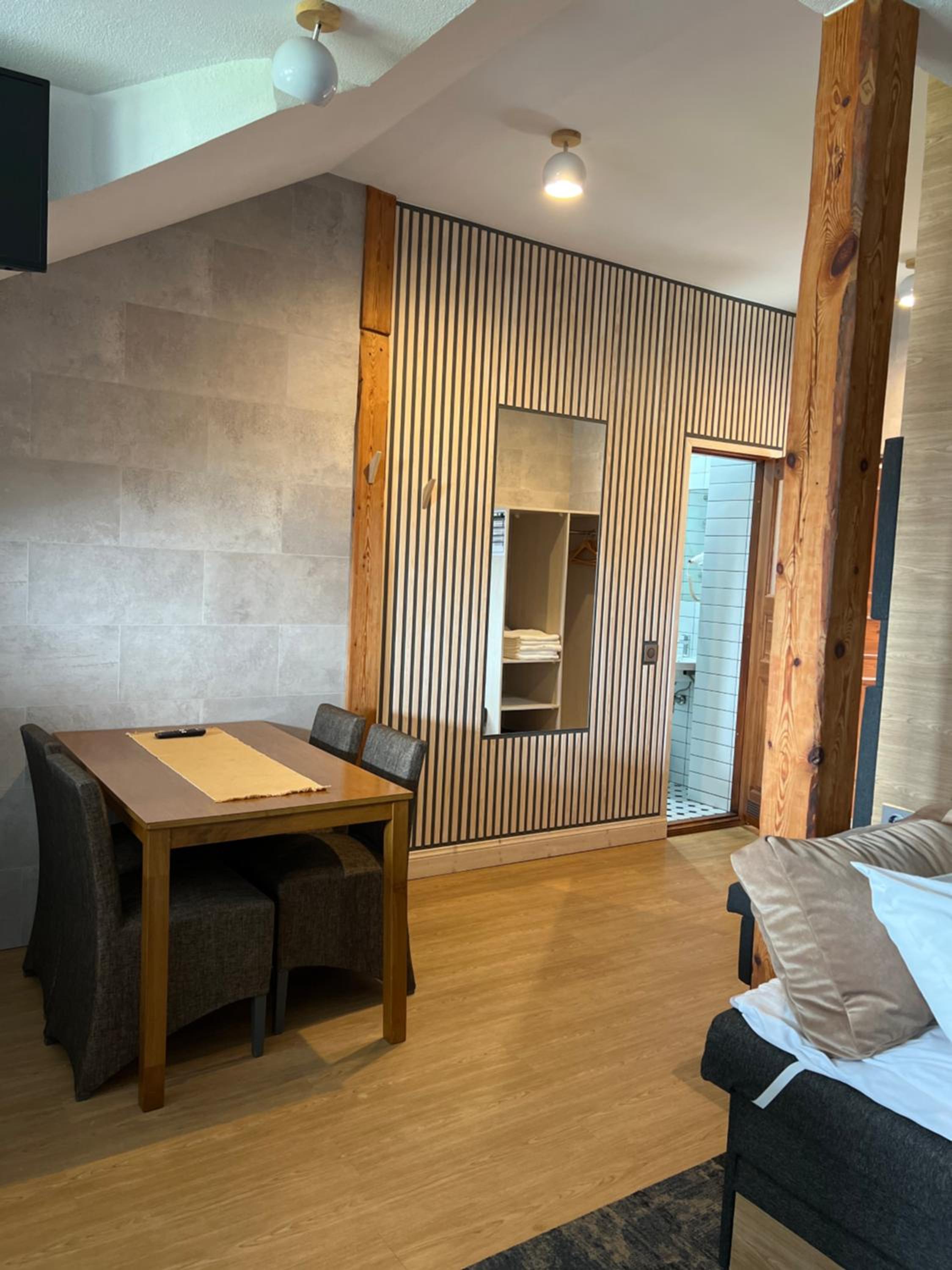 King Studio with Sofa Bed - Photo 4