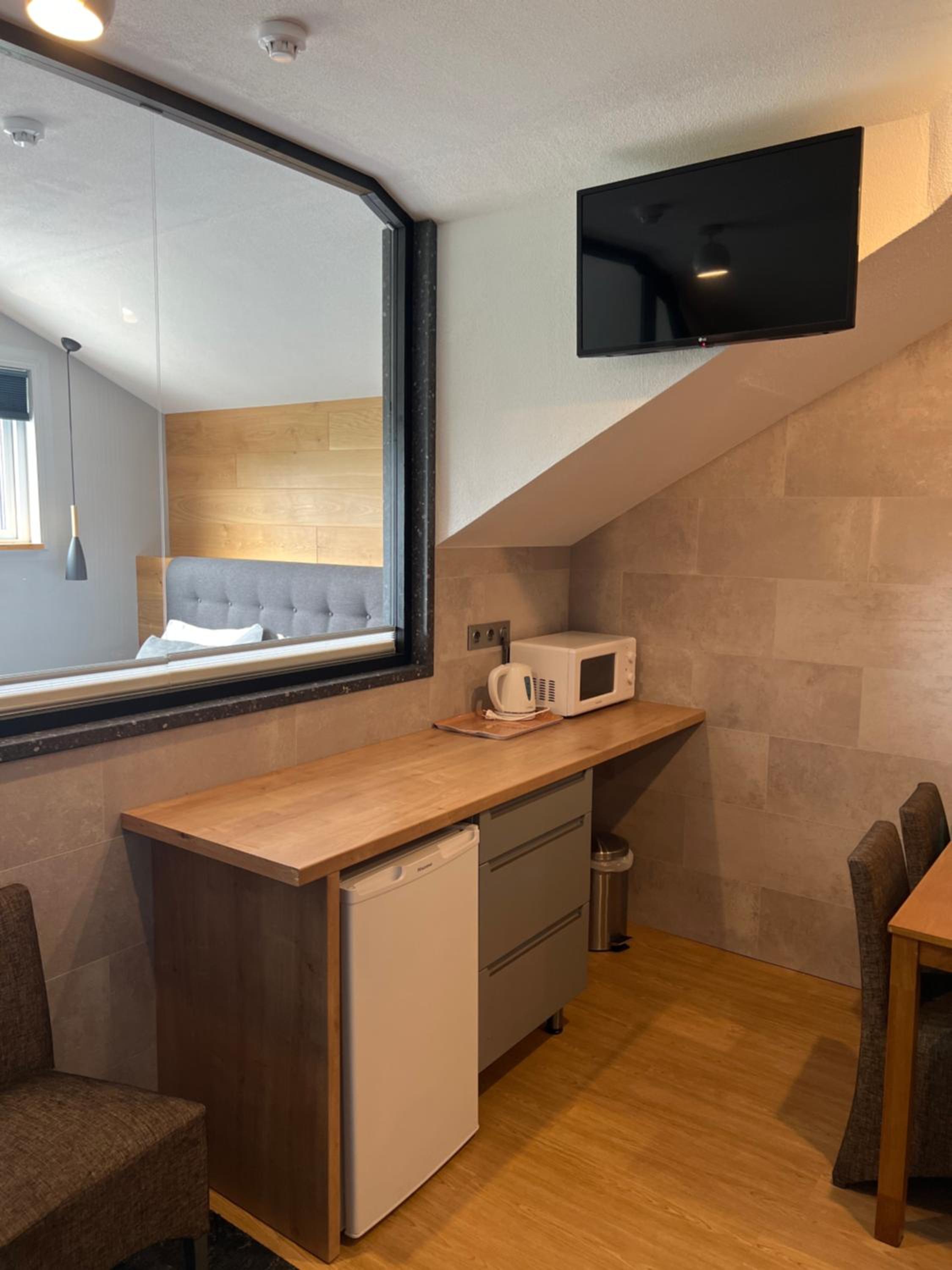 King Studio with Sofa Bed - Photo 13
