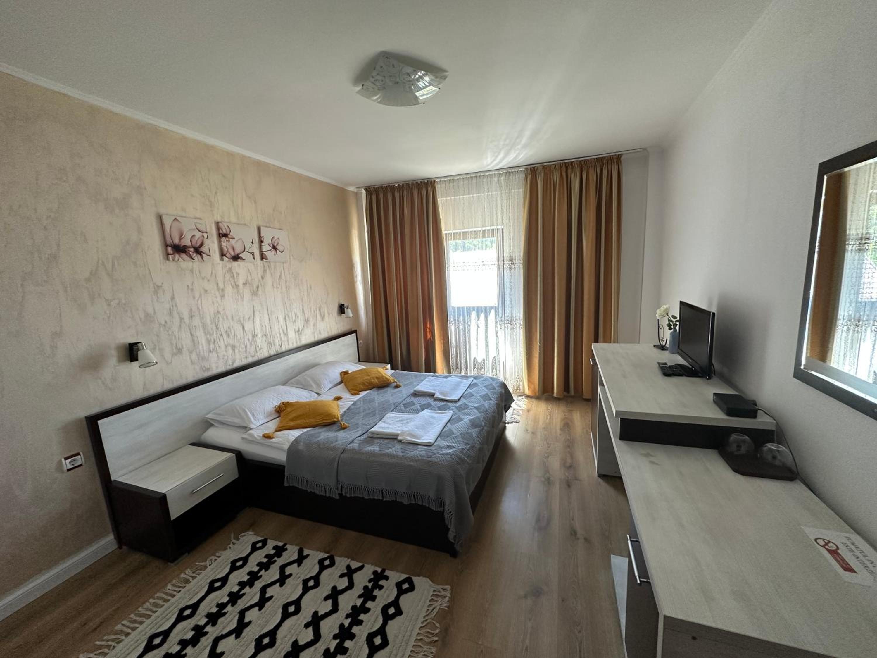 Double Room with Balcony - Photo 1