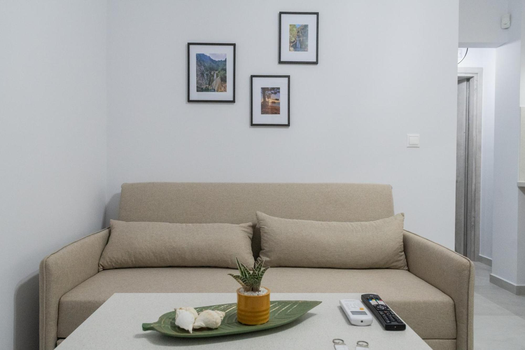 One-Bedroom House photo 1