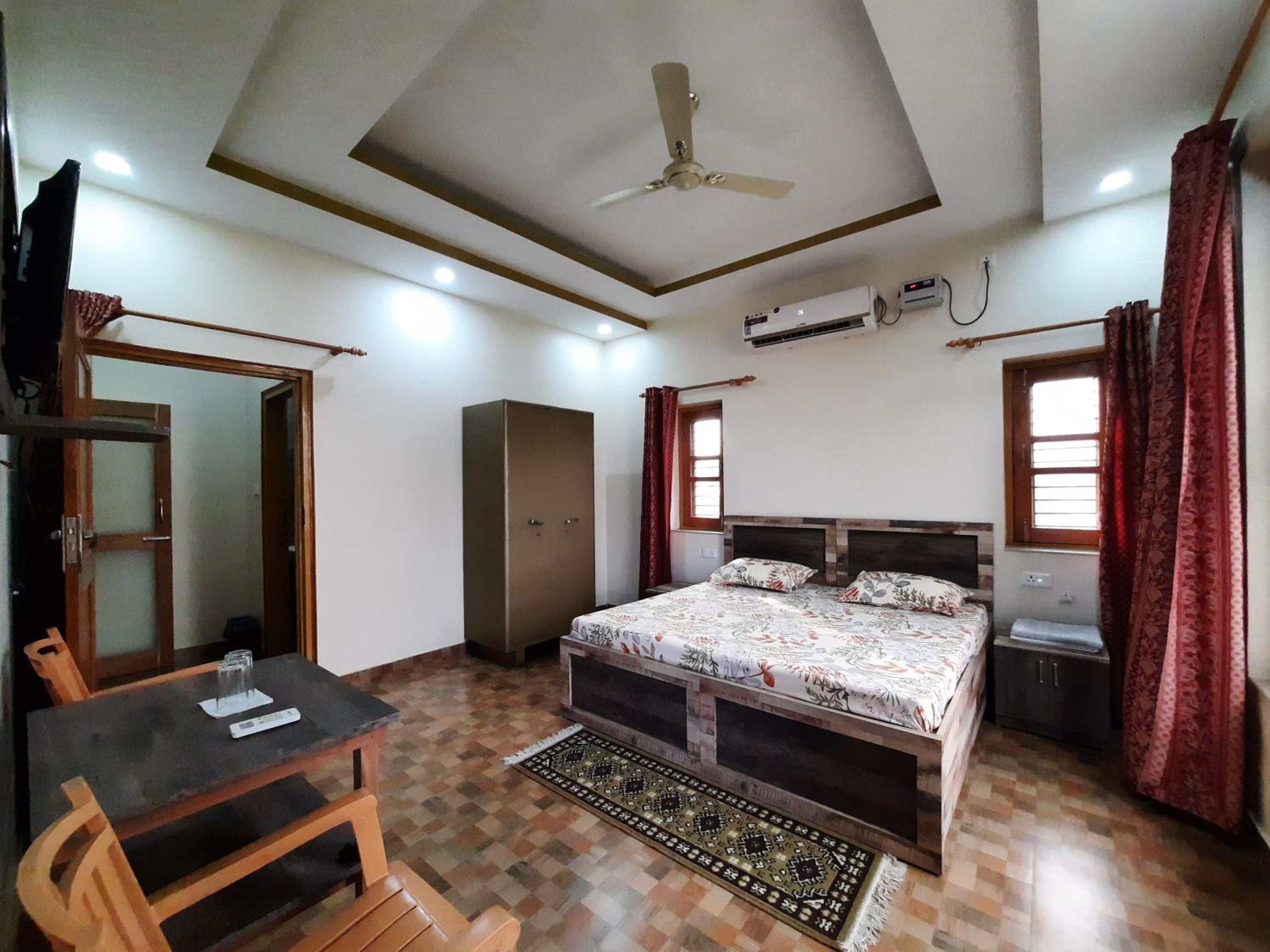 Deluxe Double Room with Balcony photo 2