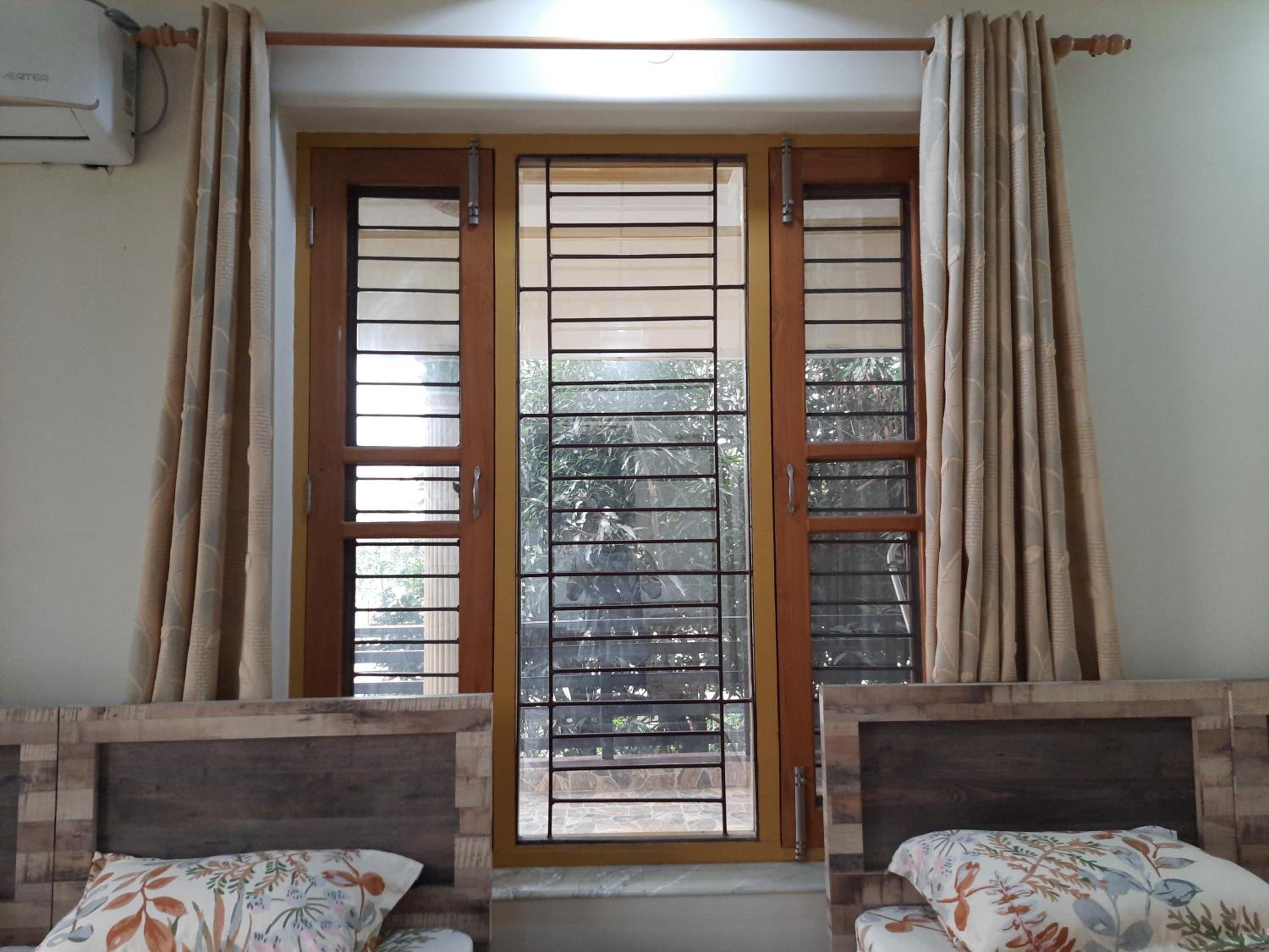 Family Room with Balcony photo 2