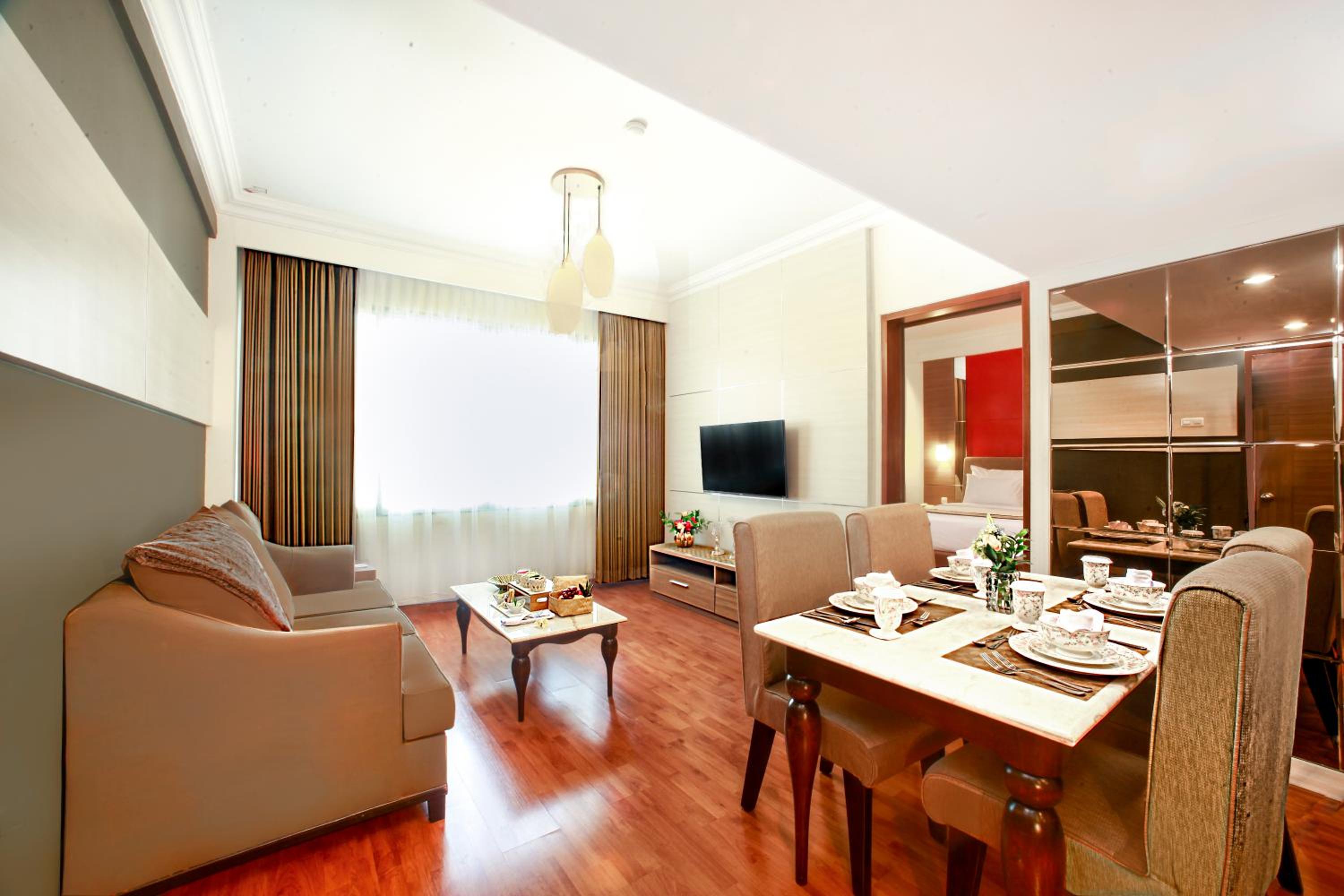 Suite - Photo 2