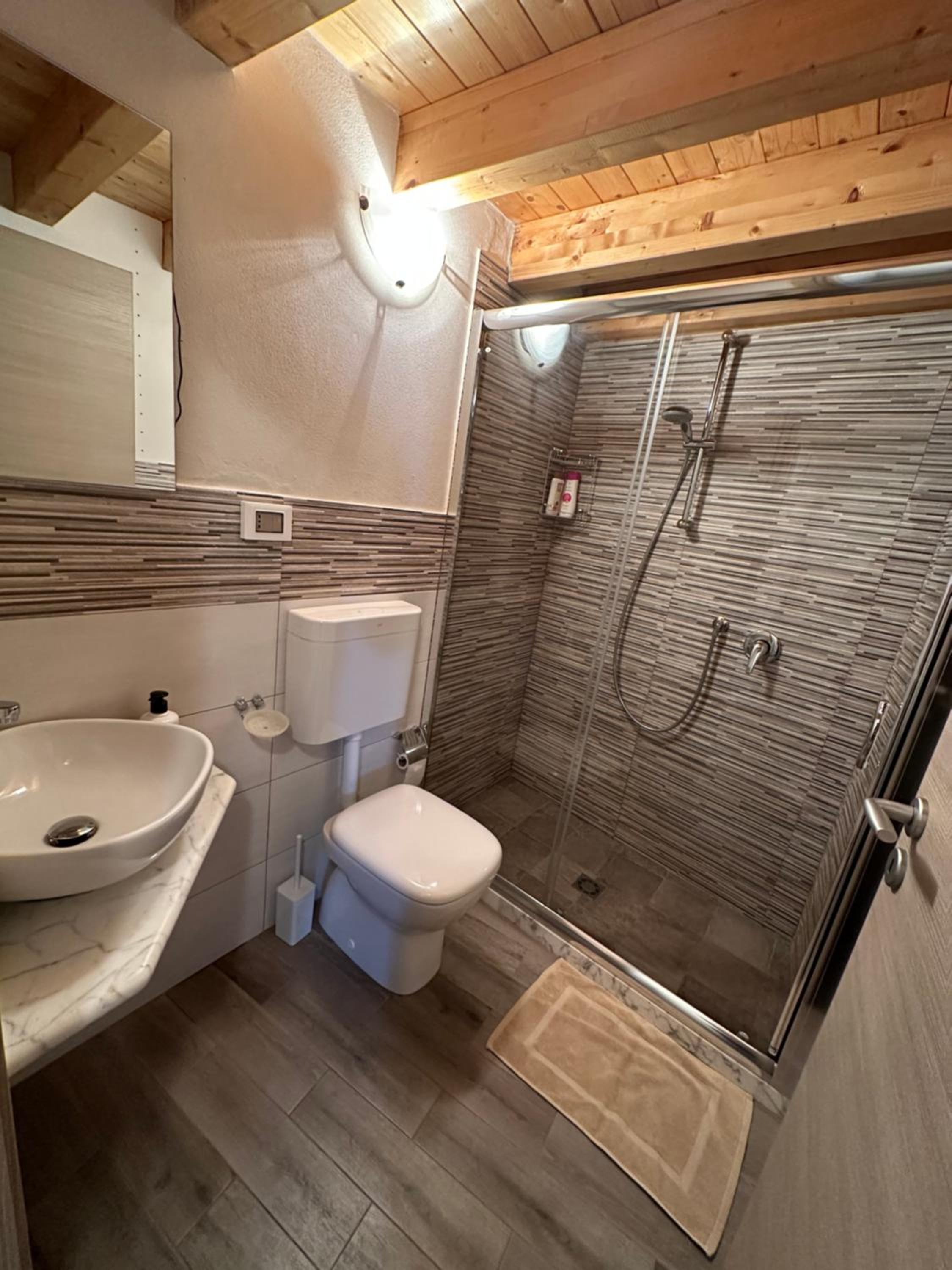 One-Bedroom House - Photo 12