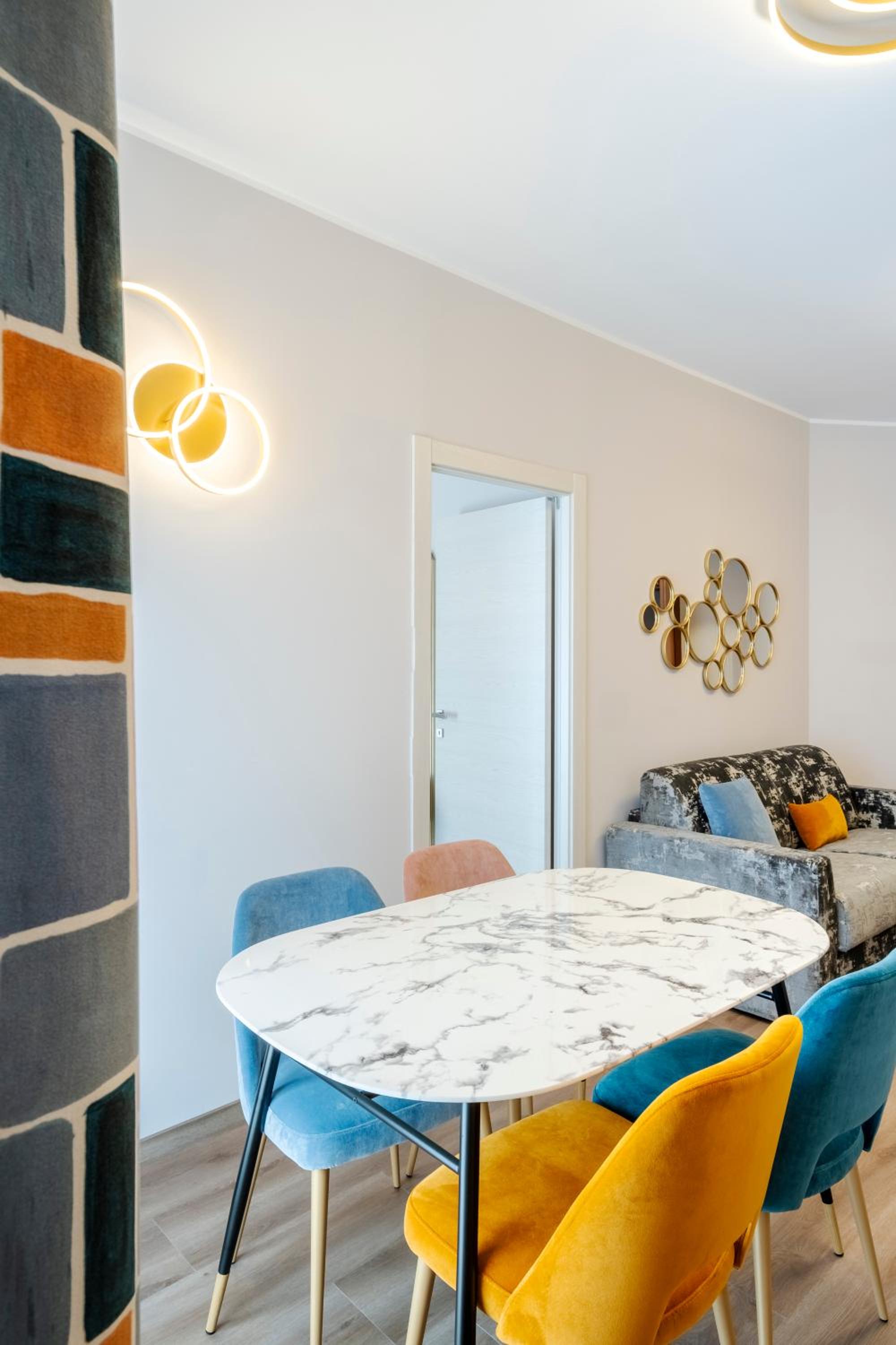 Deluxe One-Bedroom Apartment with Lake View photo 3