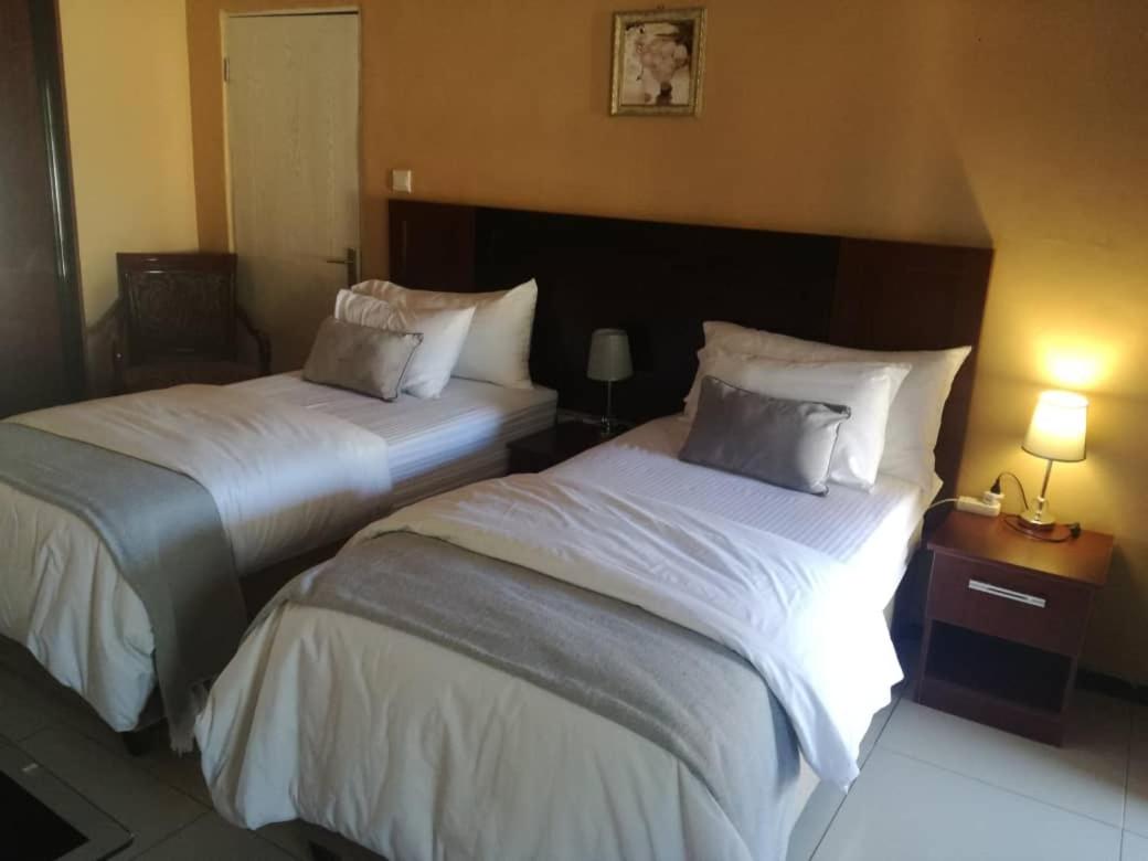 Deluxe King Room photo 2