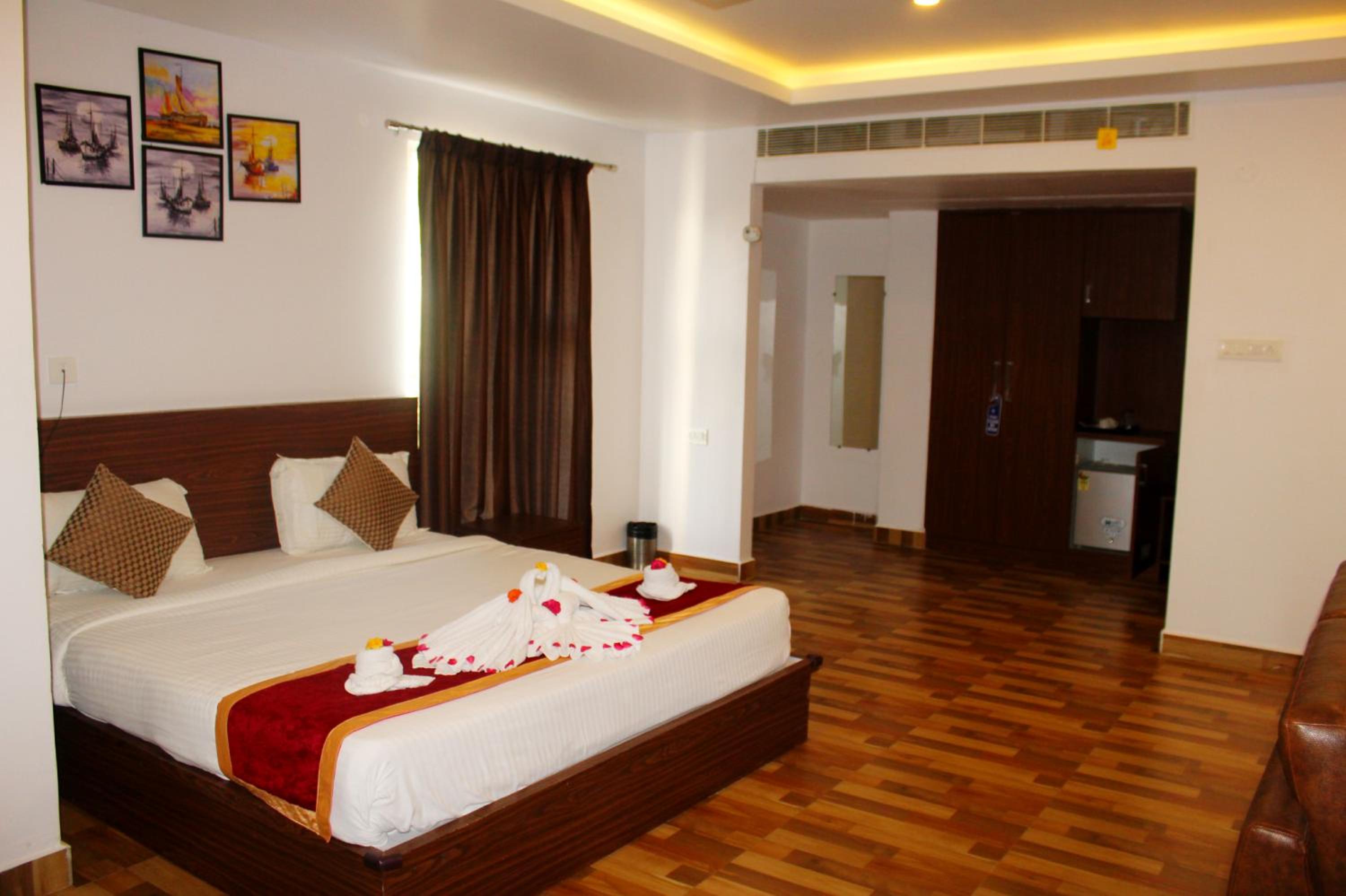Suite - Photo 1