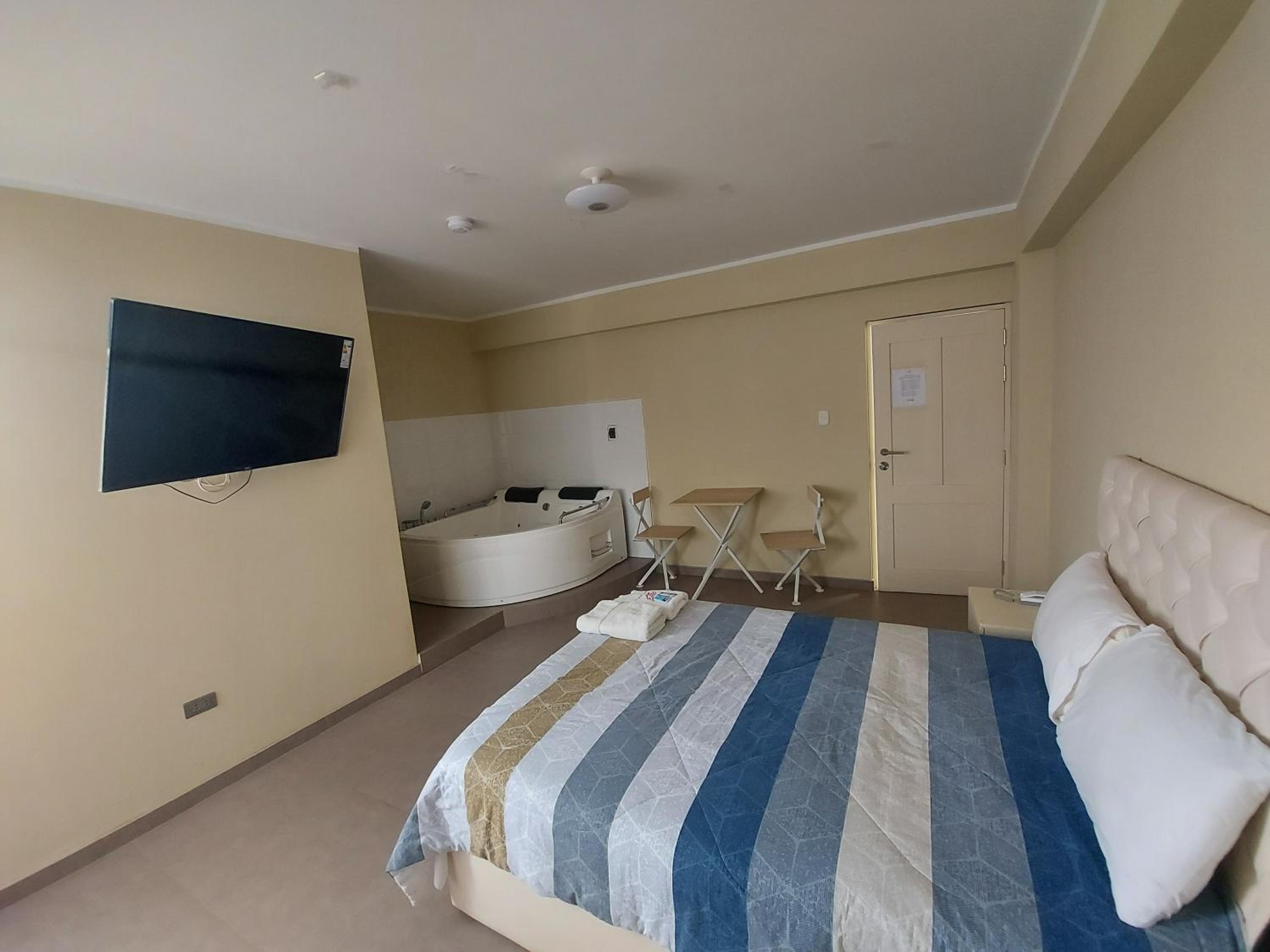 Deluxe Suite with Spa Bath