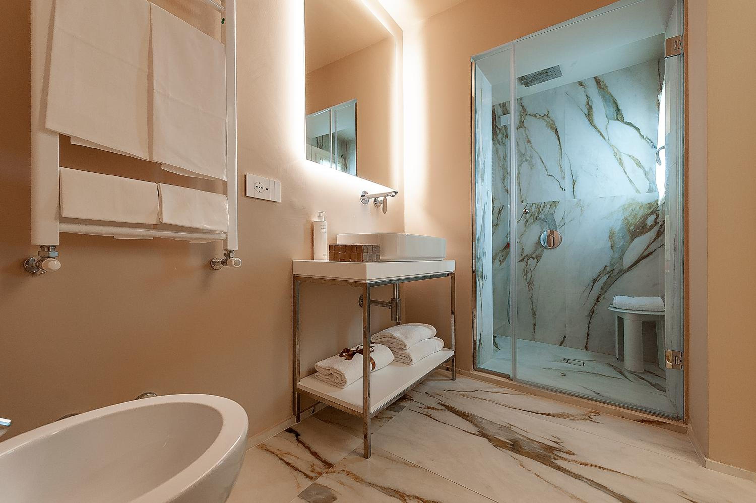 Deluxe Room - Photo 2