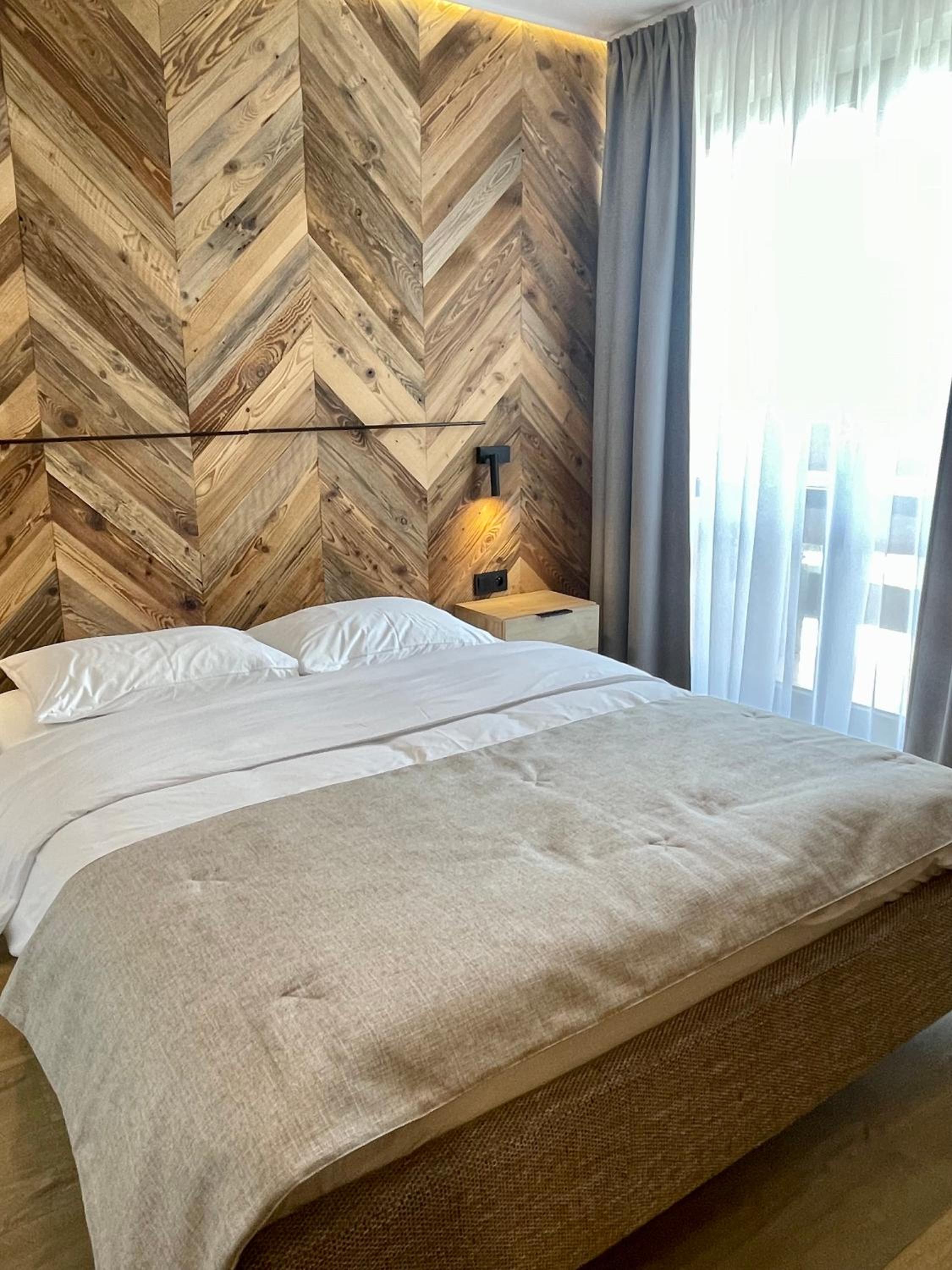 Deluxe Double Room with Balcony - Photo 1