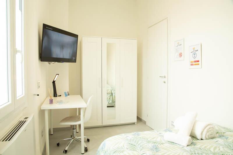Single Room with Shared Bathroom photo 2