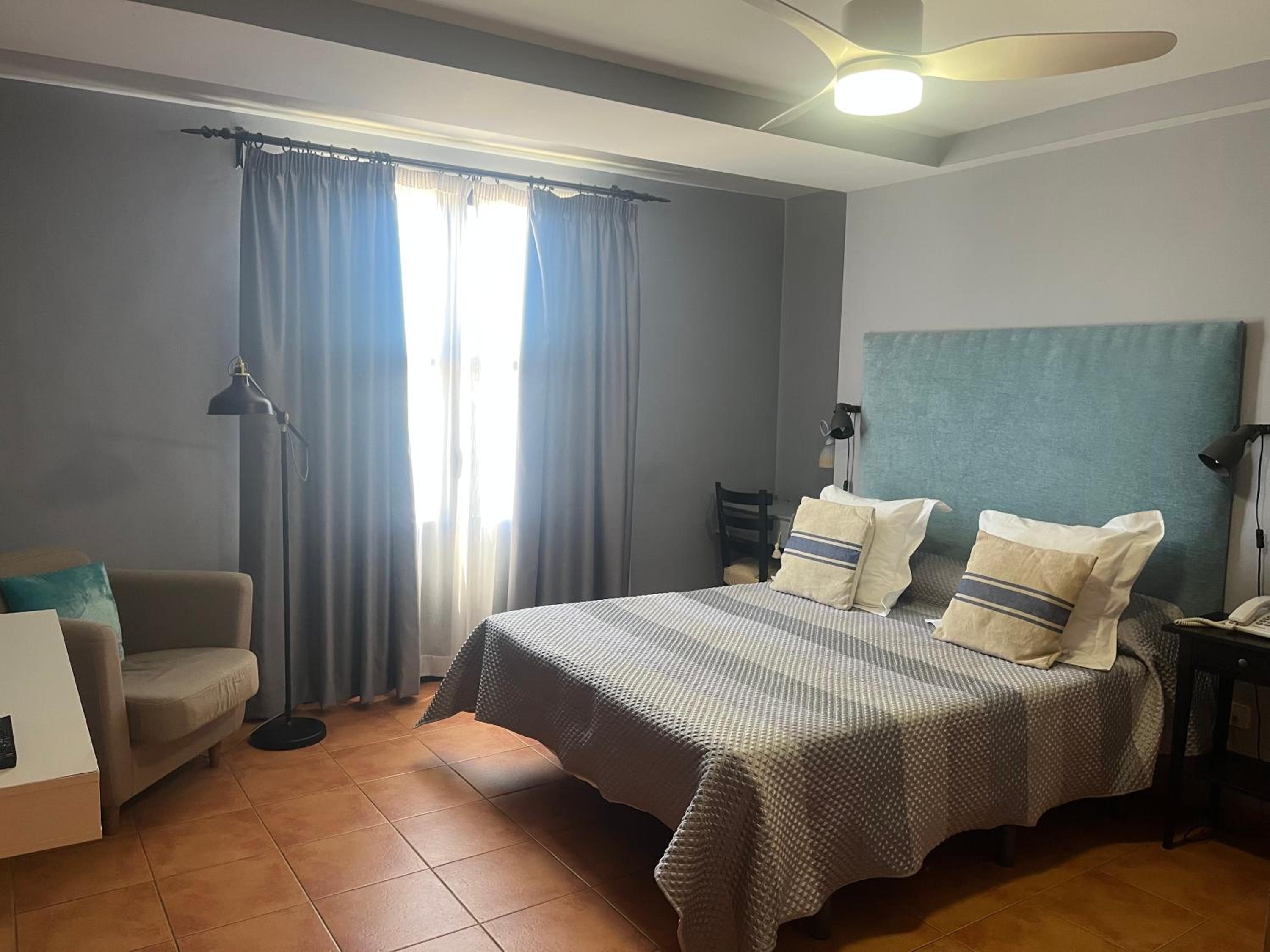 Standard Queen Room