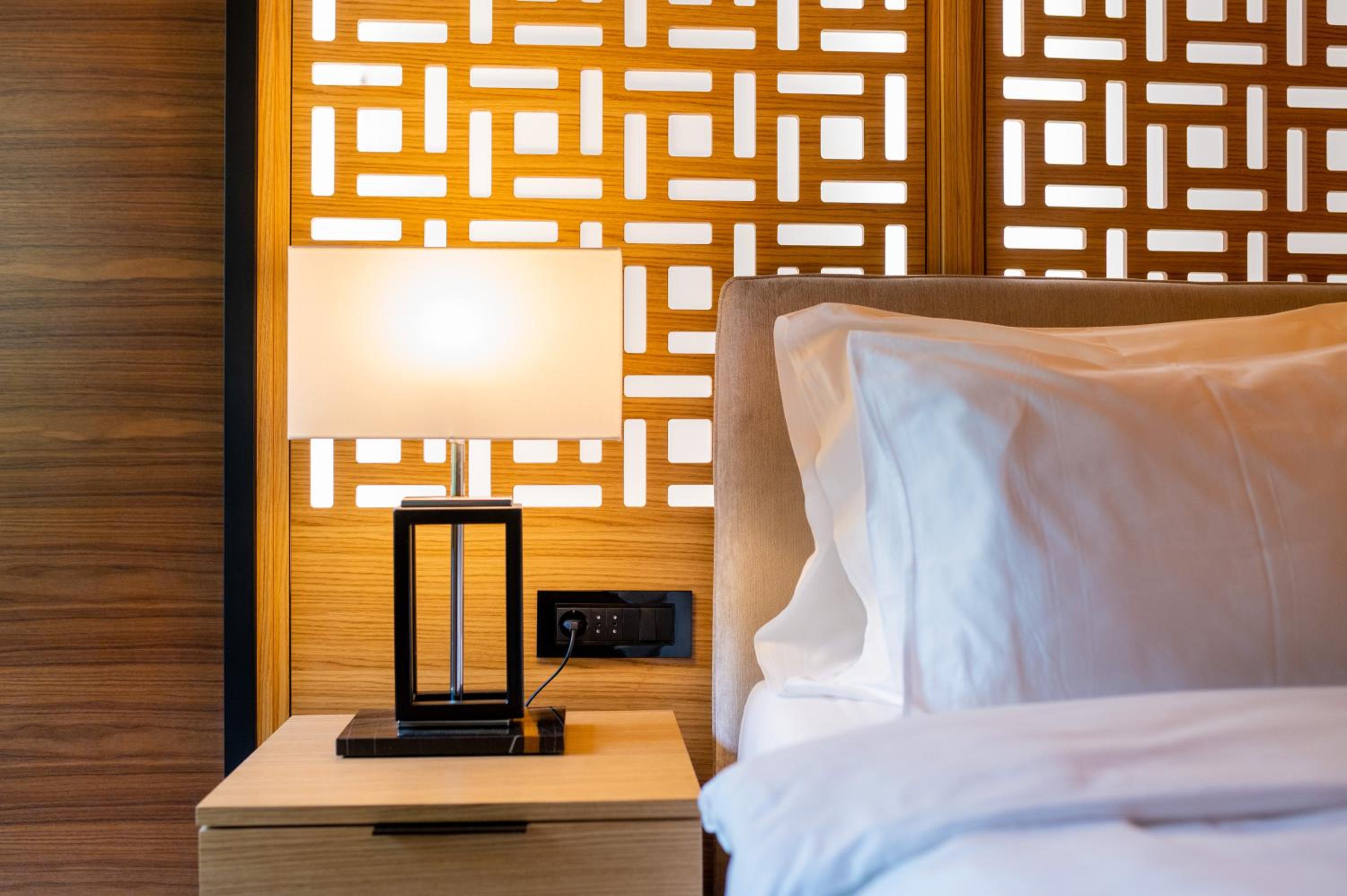 Deluxe Junior Suite with Free Spa Access - Photo 5