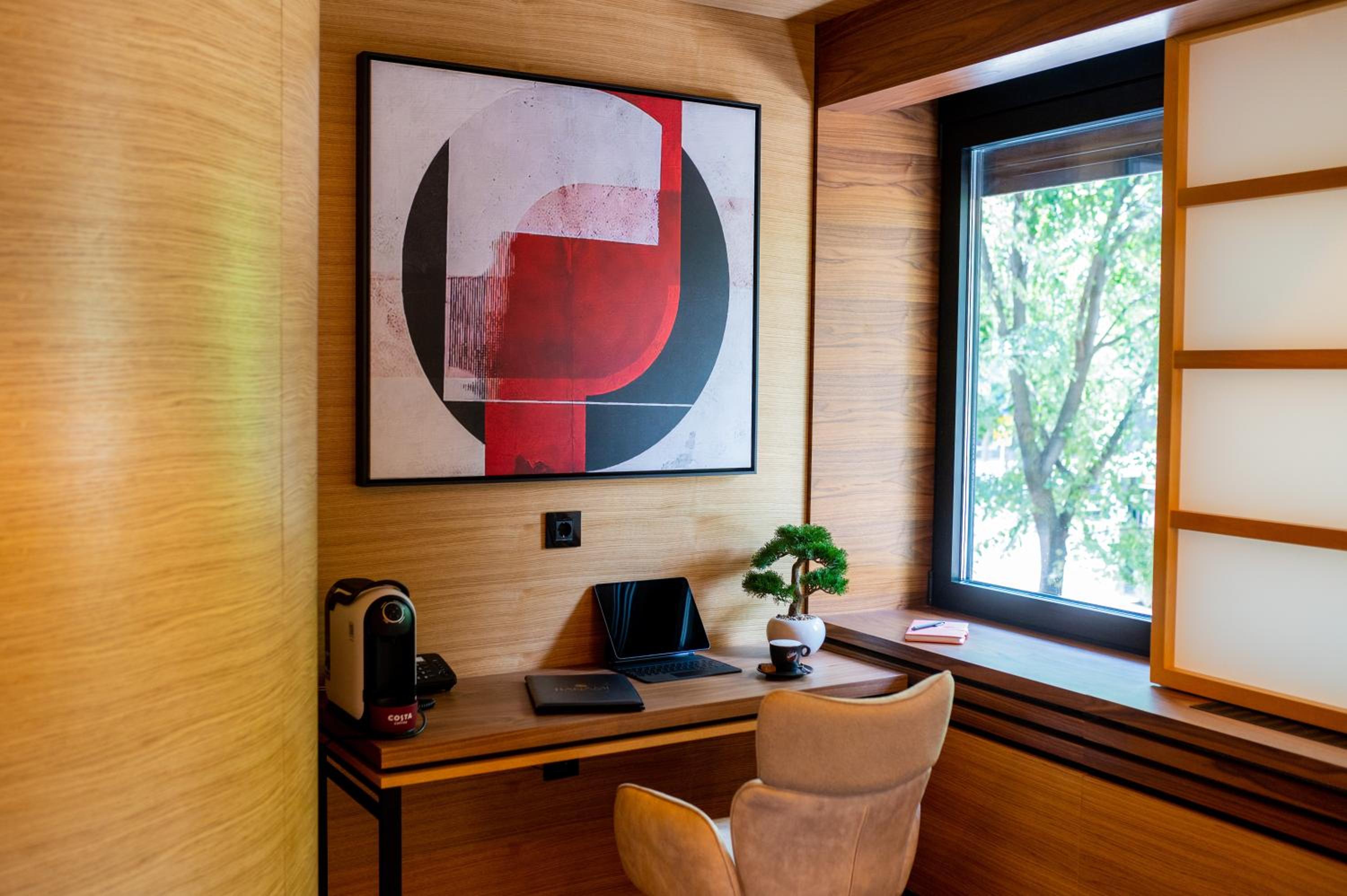 Deluxe Junior Suite with Free Spa Access - Photo 9