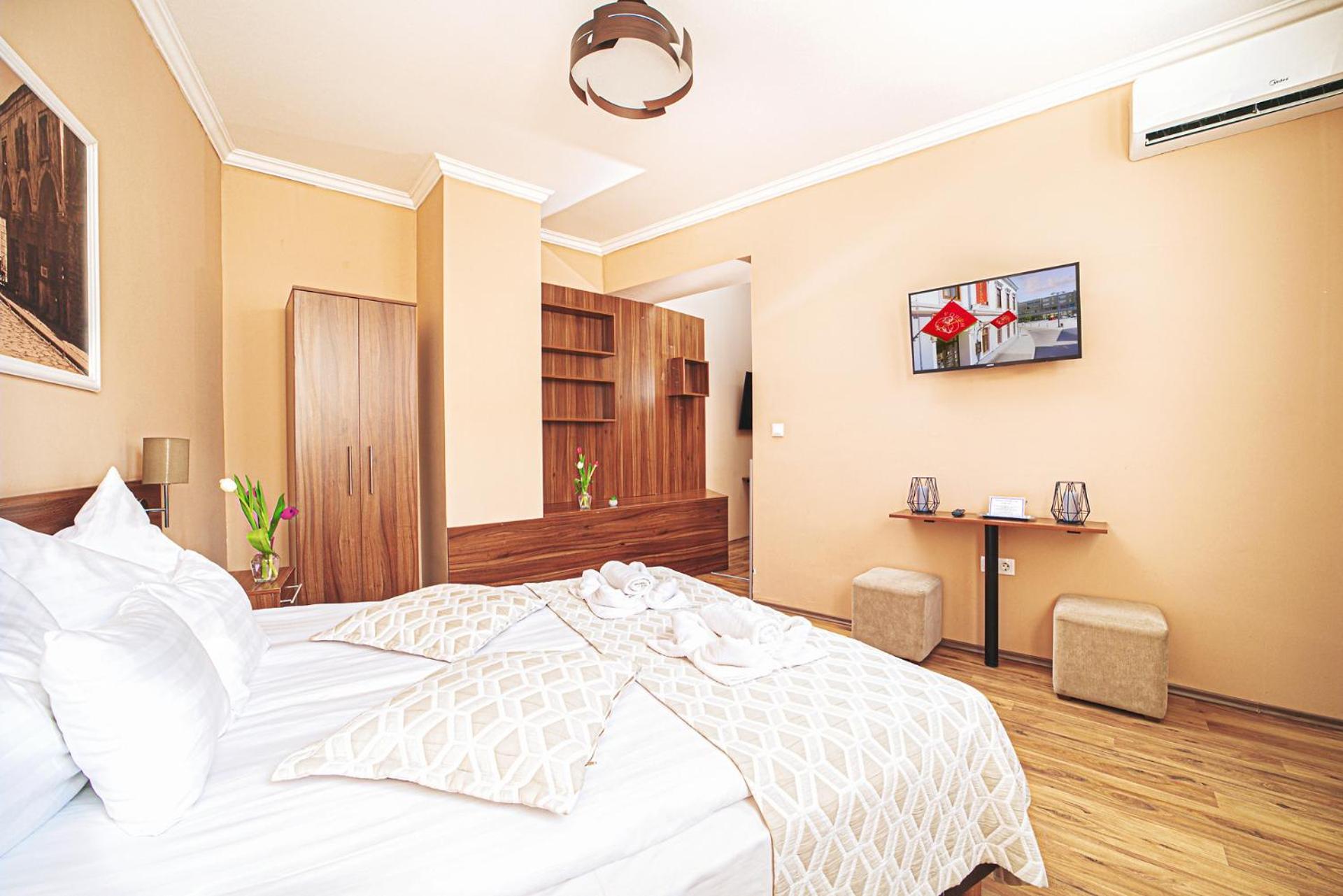 Double or Twin Room - Photo 5