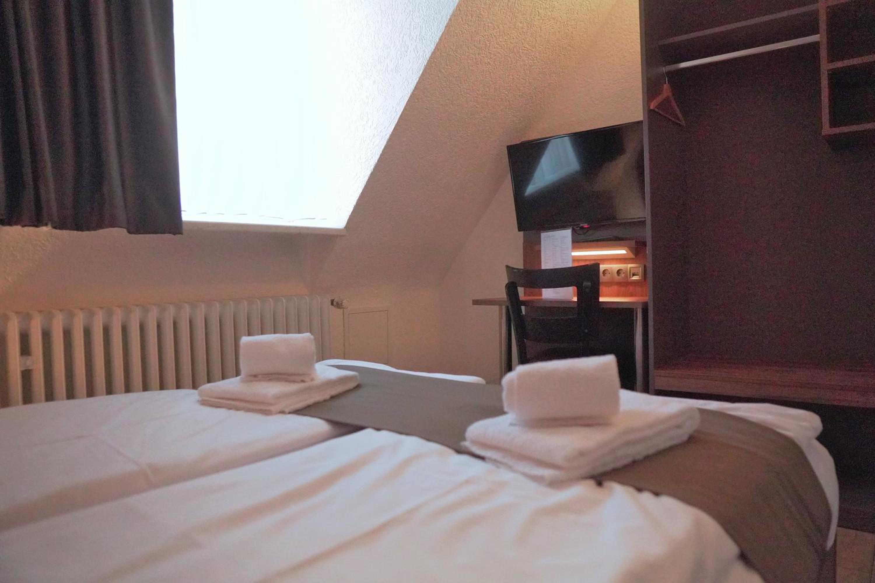 Double Room - Photo 6