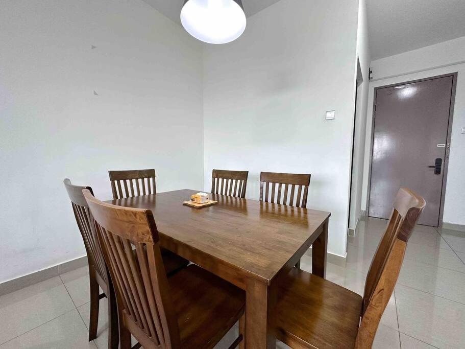 Three-Bedroom Apartment photo 2
