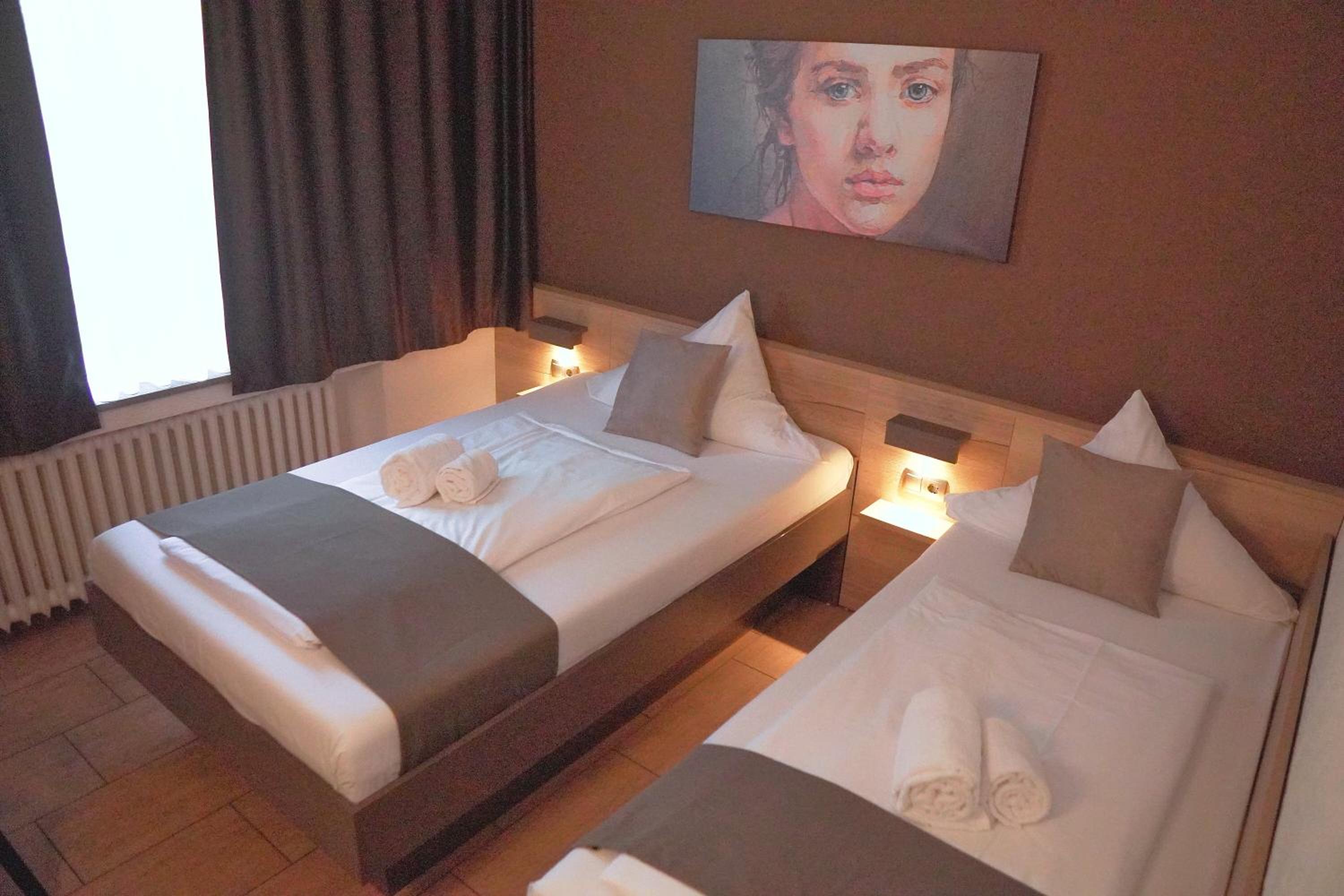 Standard Twin Room with 2 single beds - Photo 3