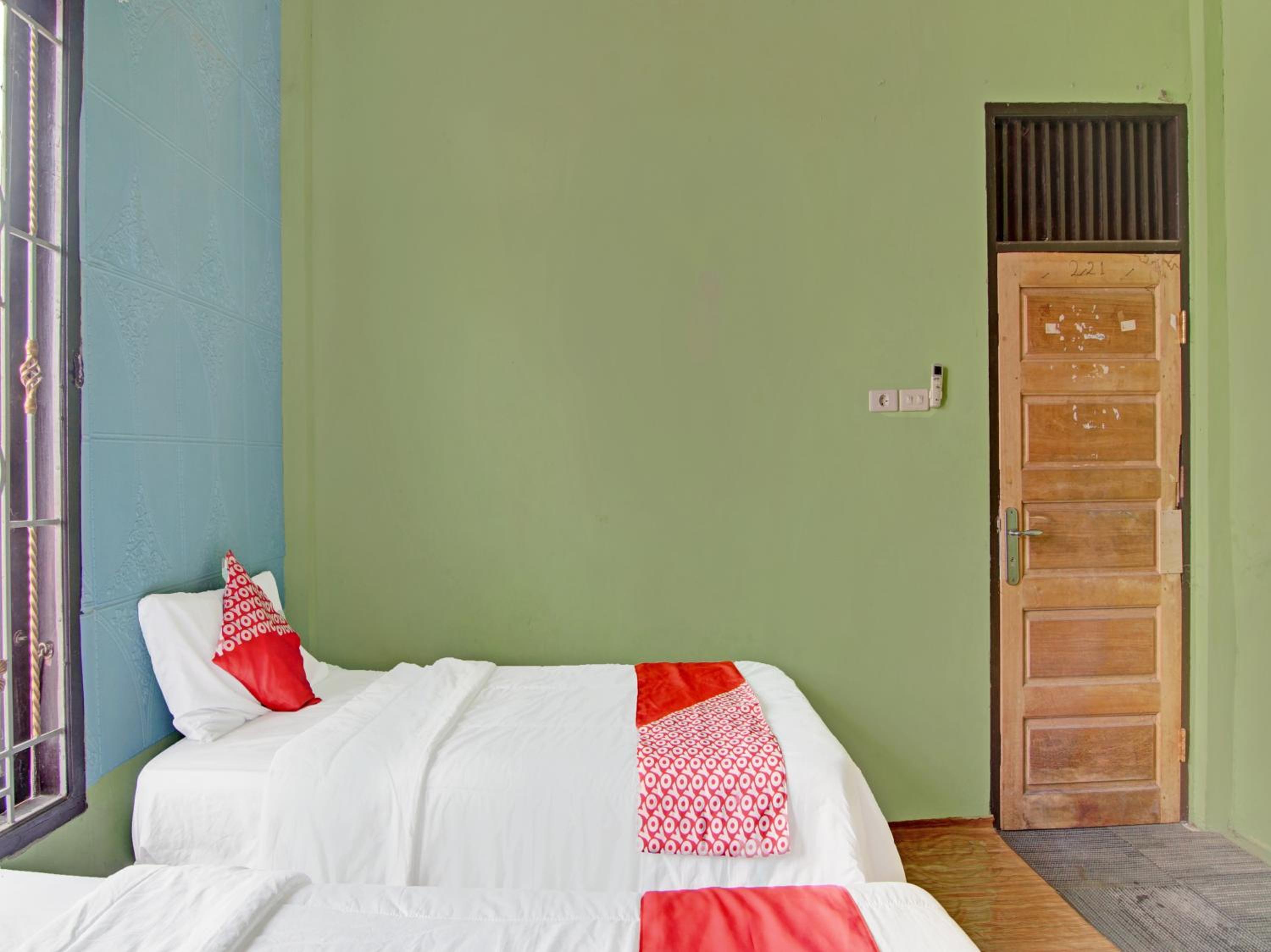 Standard Twin Room - Photo 7
