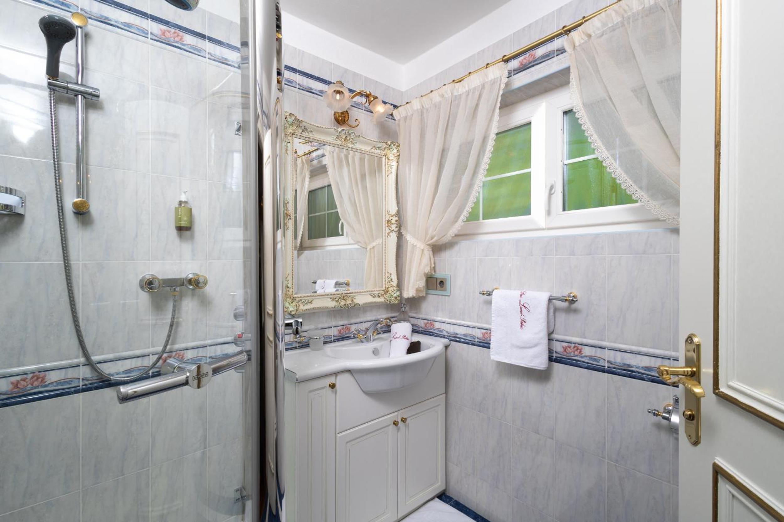 Double Room with Balcony photo 2