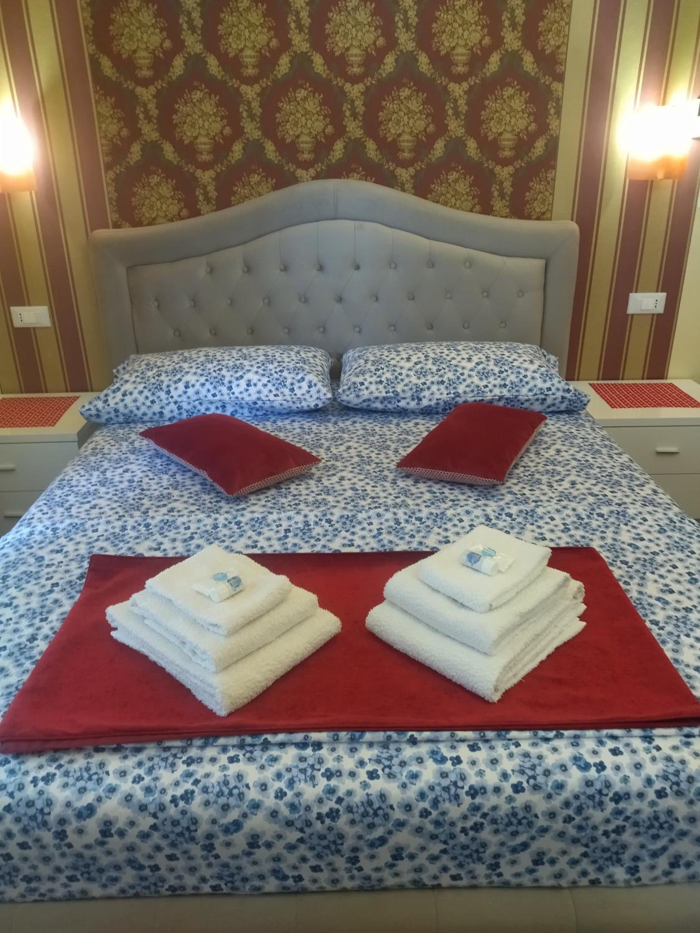 Double Room with Private Bathroom - Photo 49