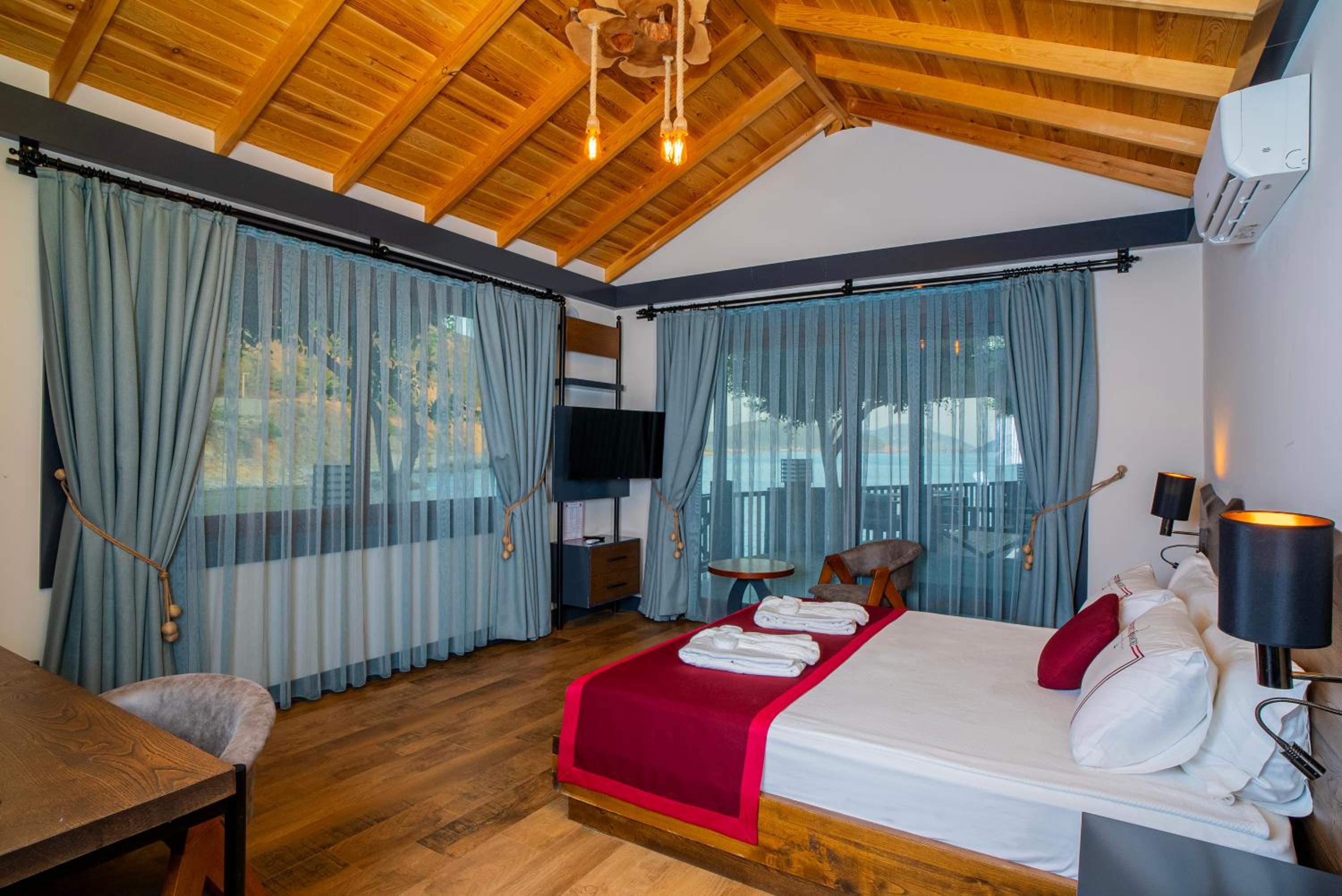Eros King Suite
