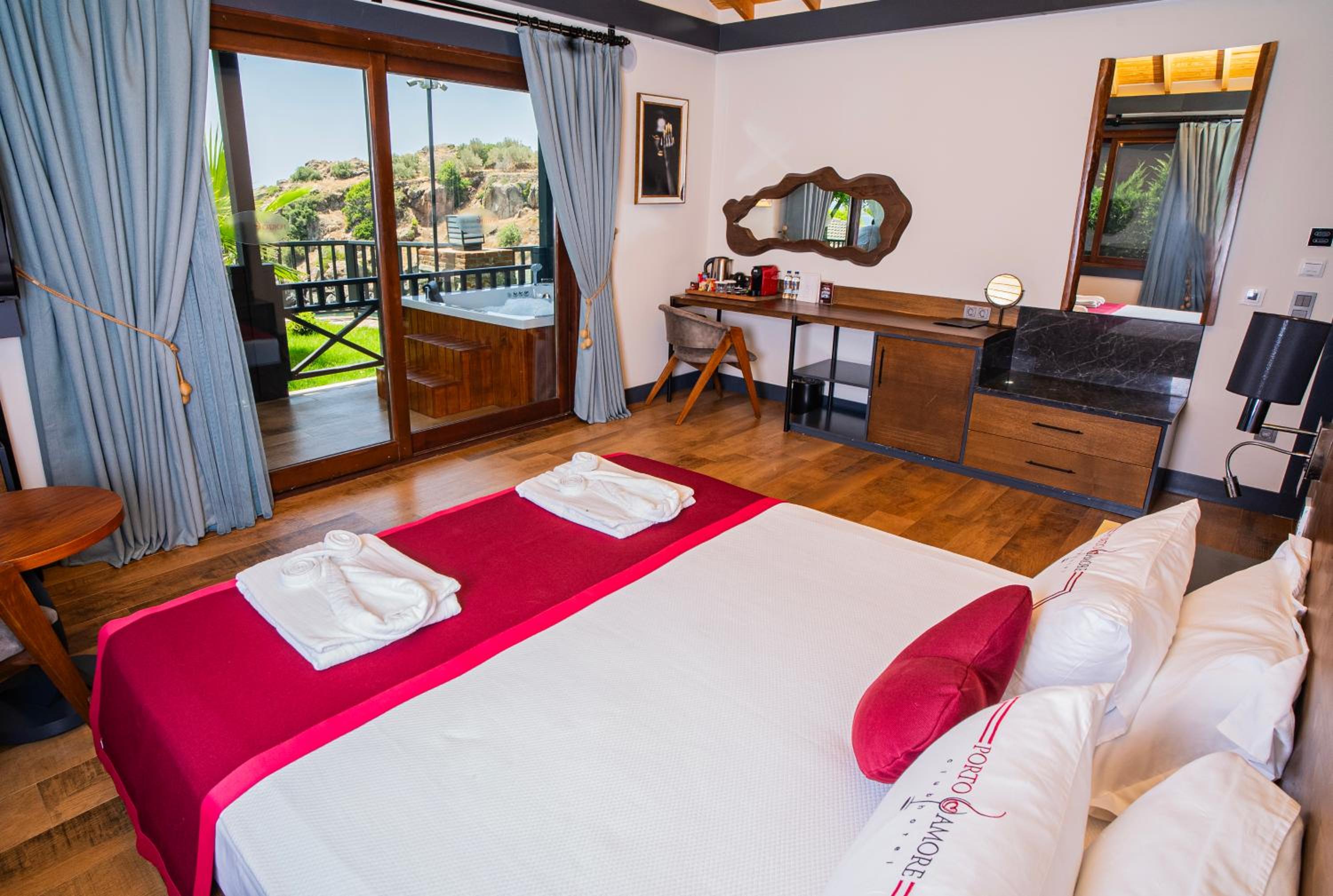 Hera Queen Suite