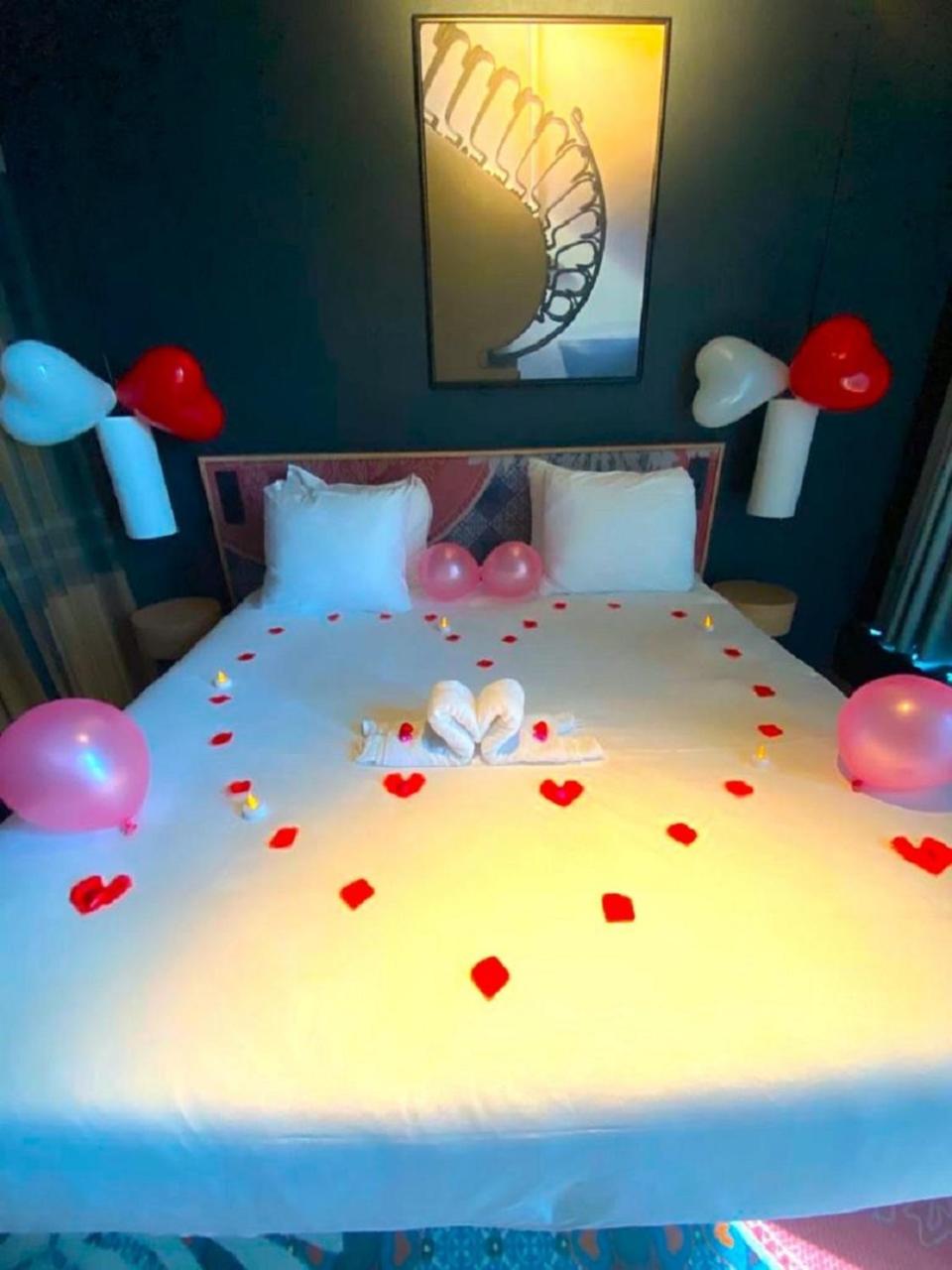Double Room With Romantic Decoration