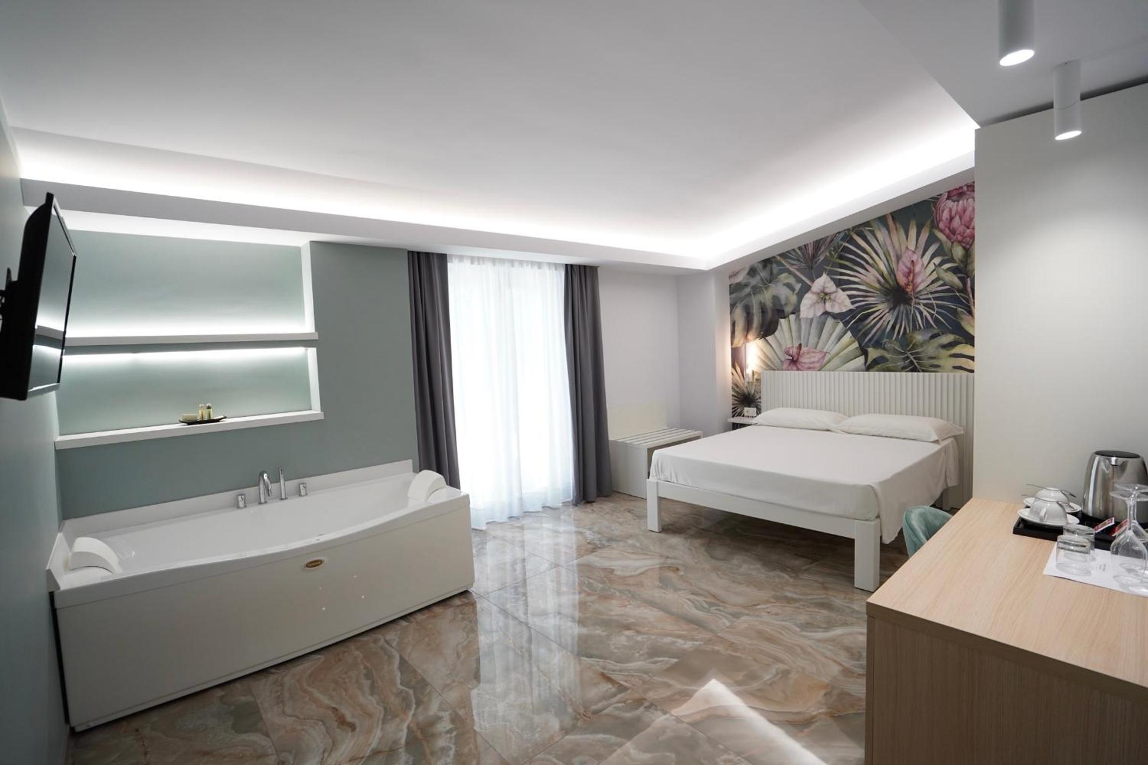 Deluxe Double Room with Bath photo 2