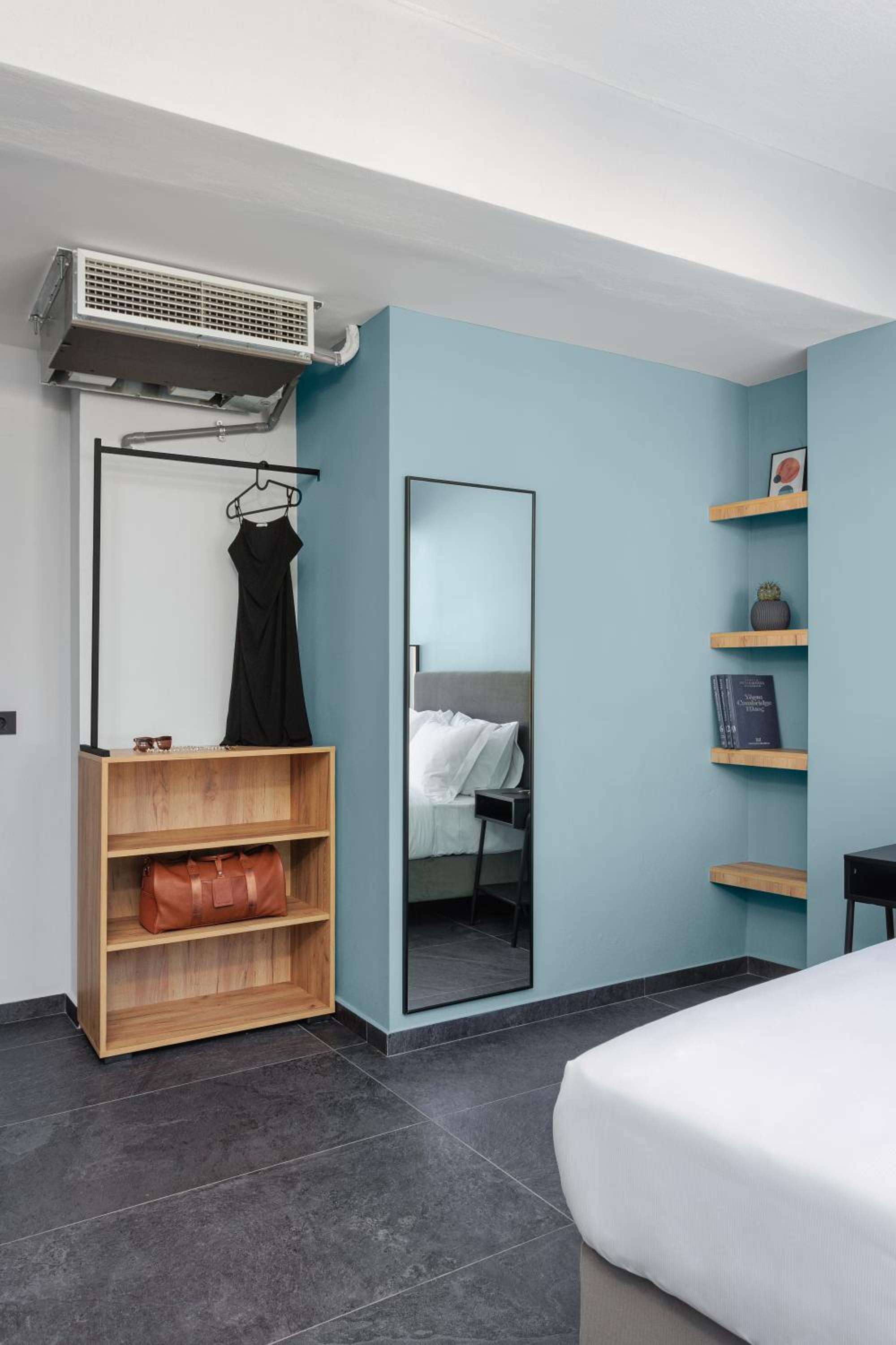 Deluxe Room with Balcony photo 2