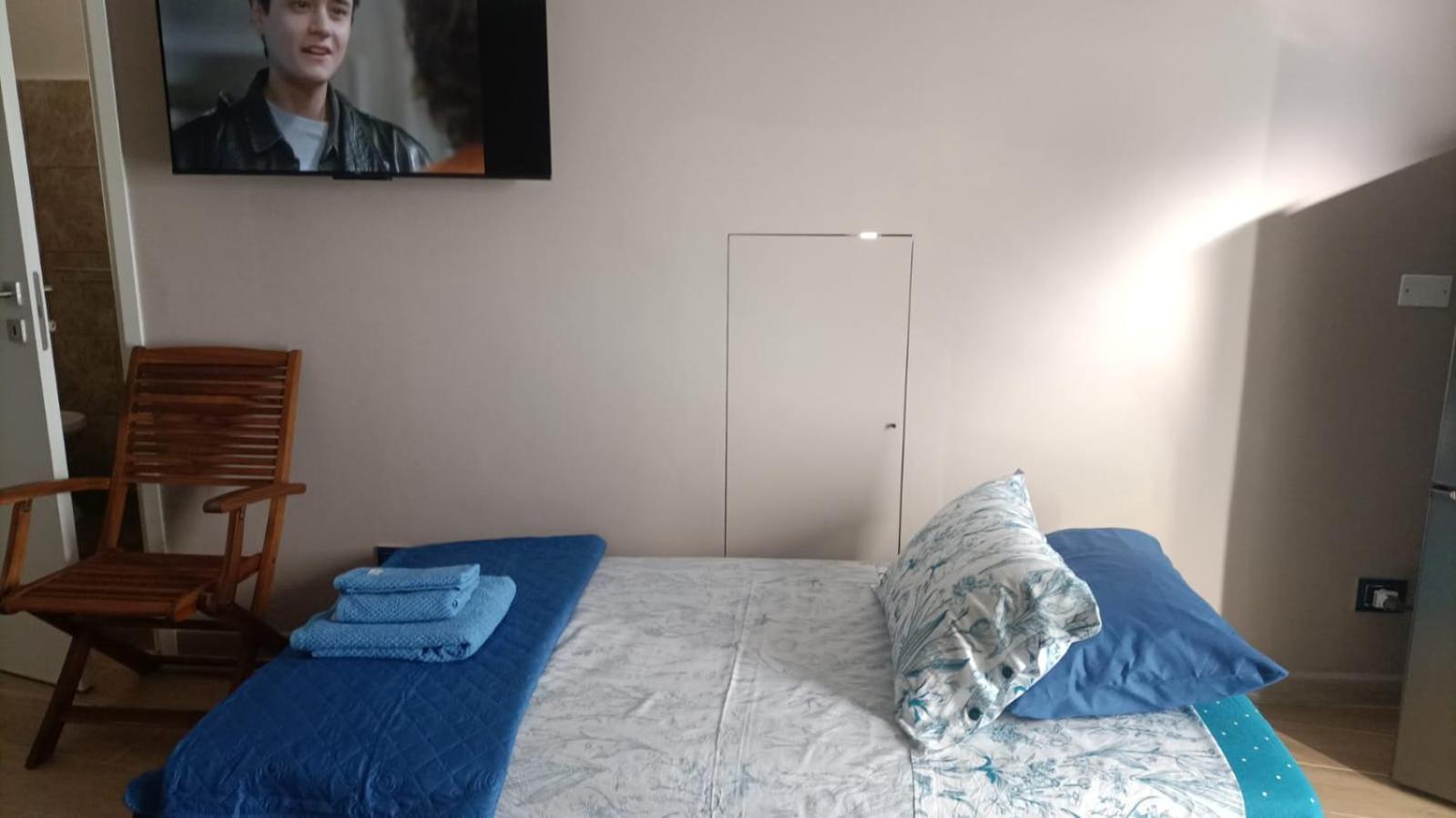 Large Double Room photo 1