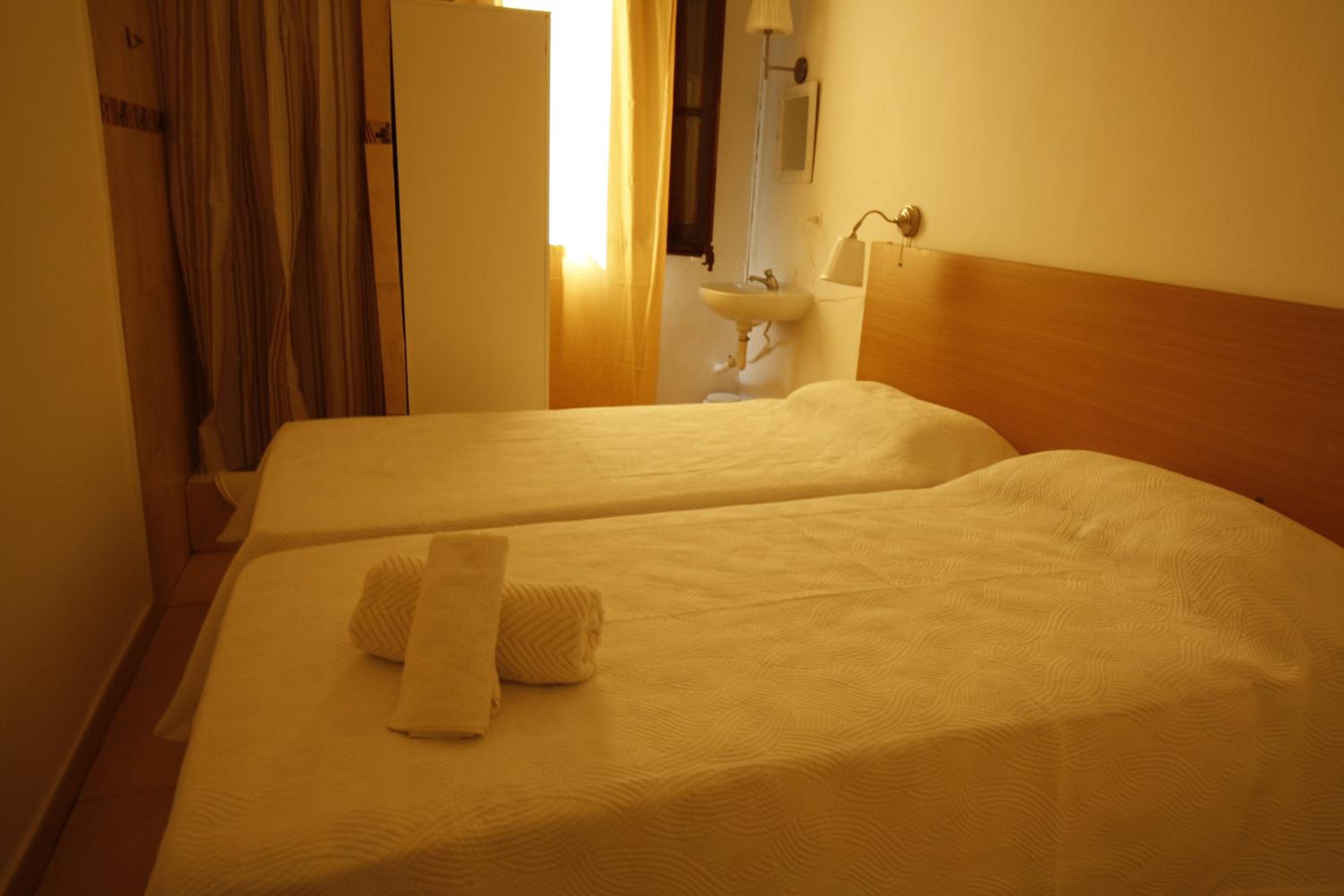 Budget Double Room photo 3