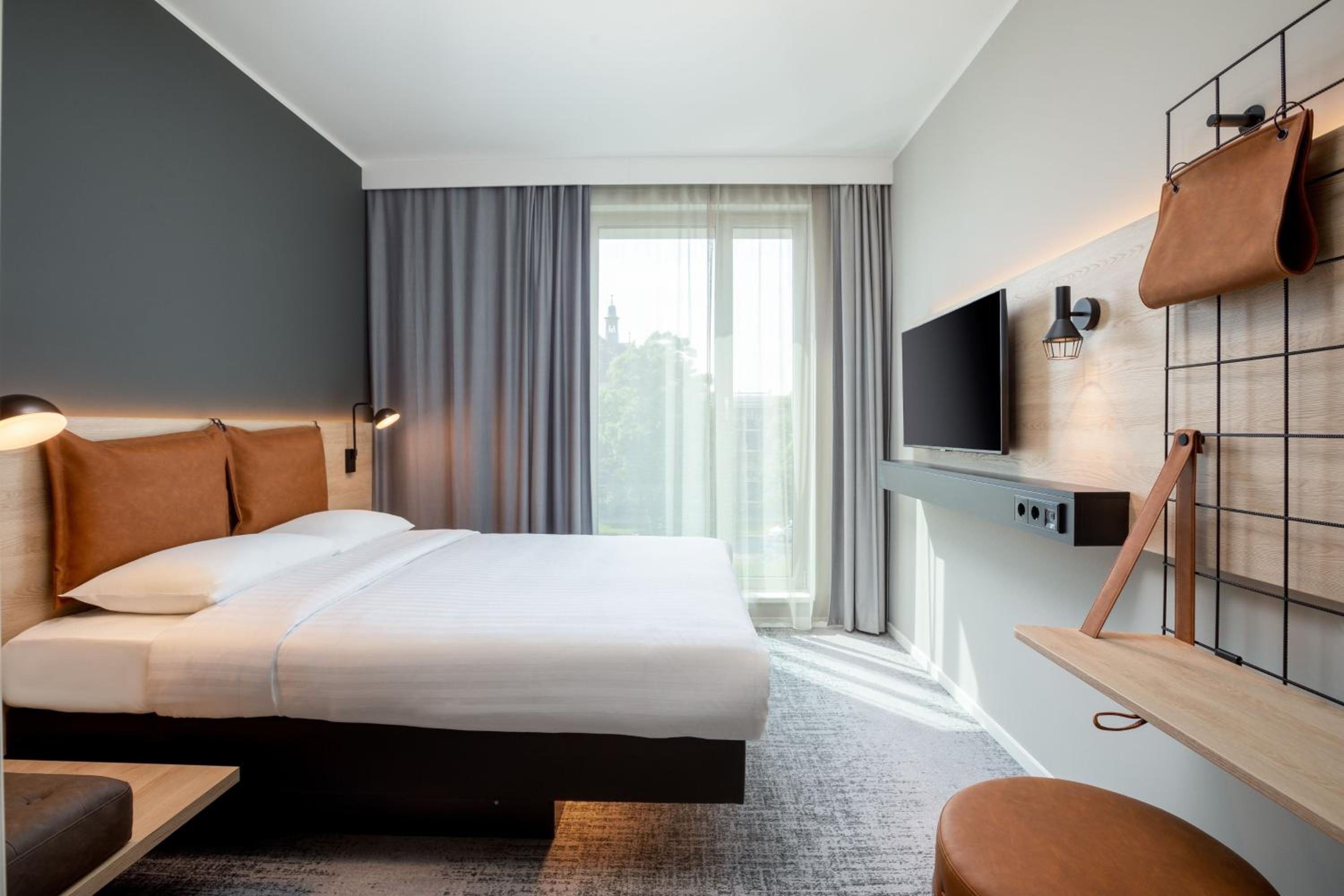 Moxy Queen Room - Photo 11