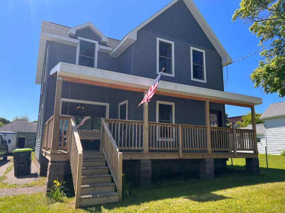 Three-Bedroom House photo 2
