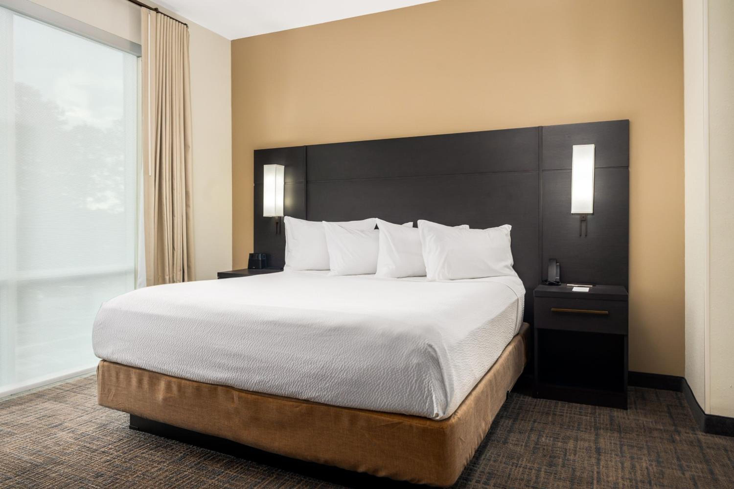 One-Bedroom King Suite with Sofa Bed - Photo 5