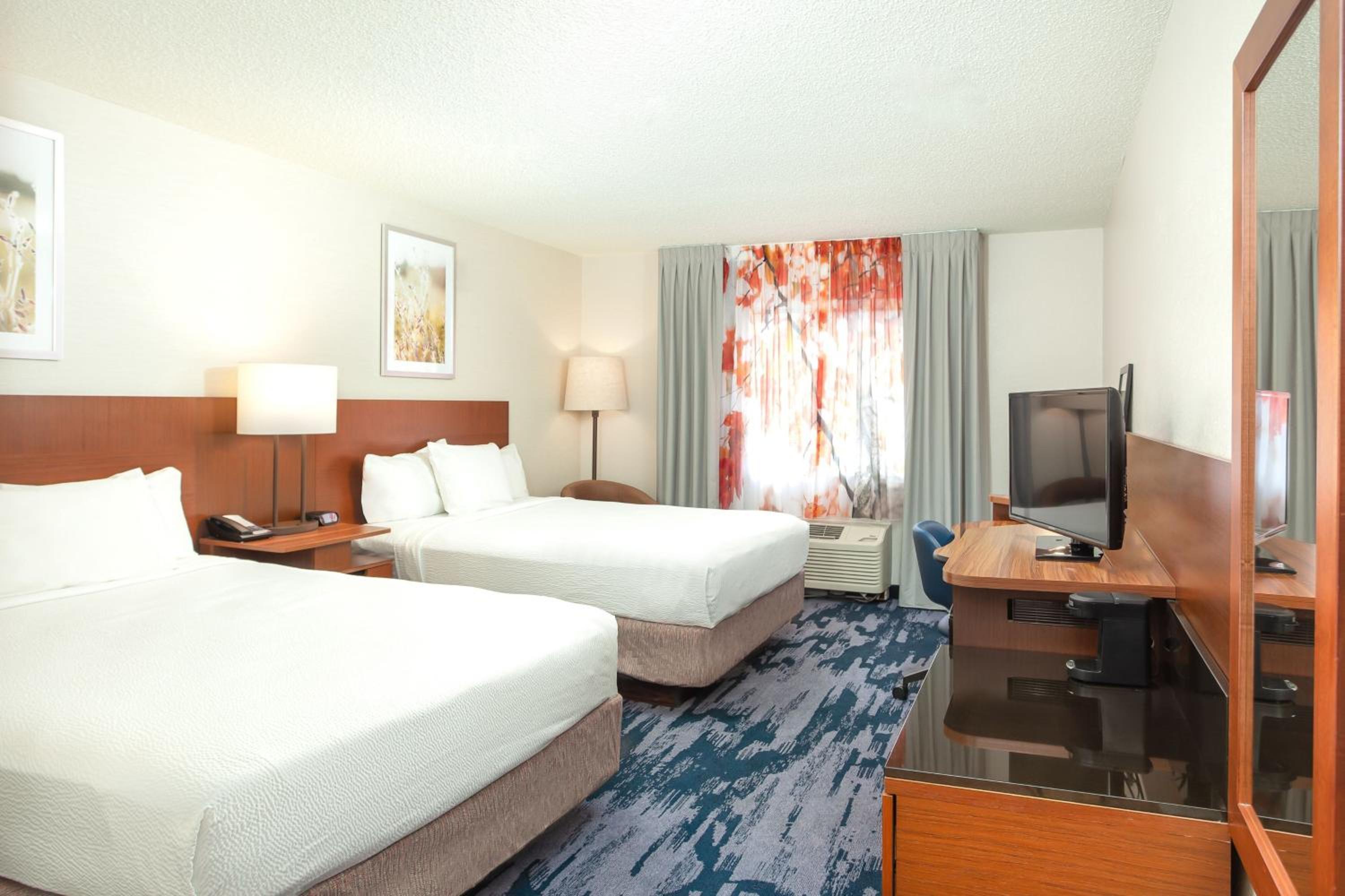 Queen Room with Two Queen Beds - Photo 1