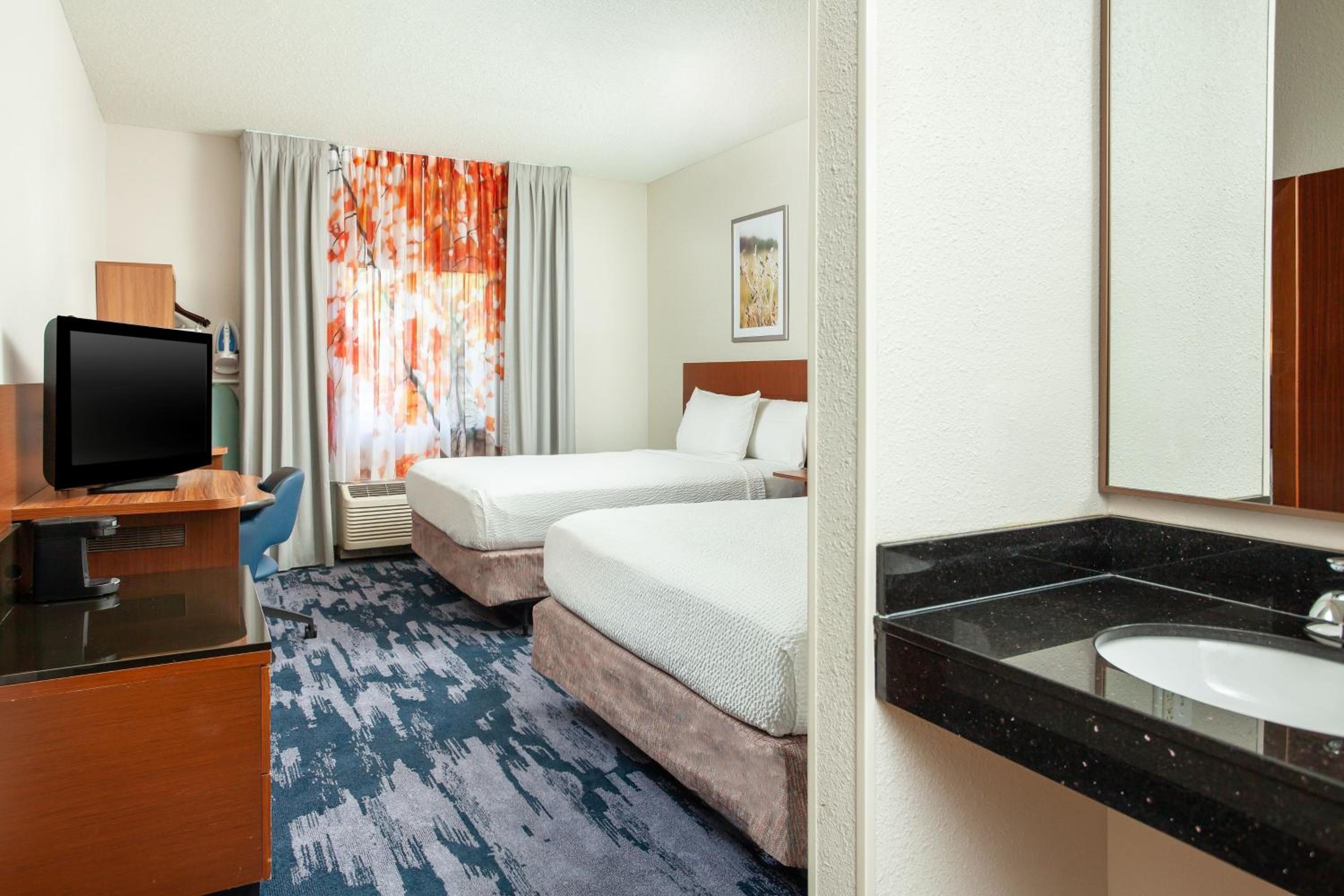 Queen Room with Two Queen Beds - Mobility and Hearing Access - Photo 4