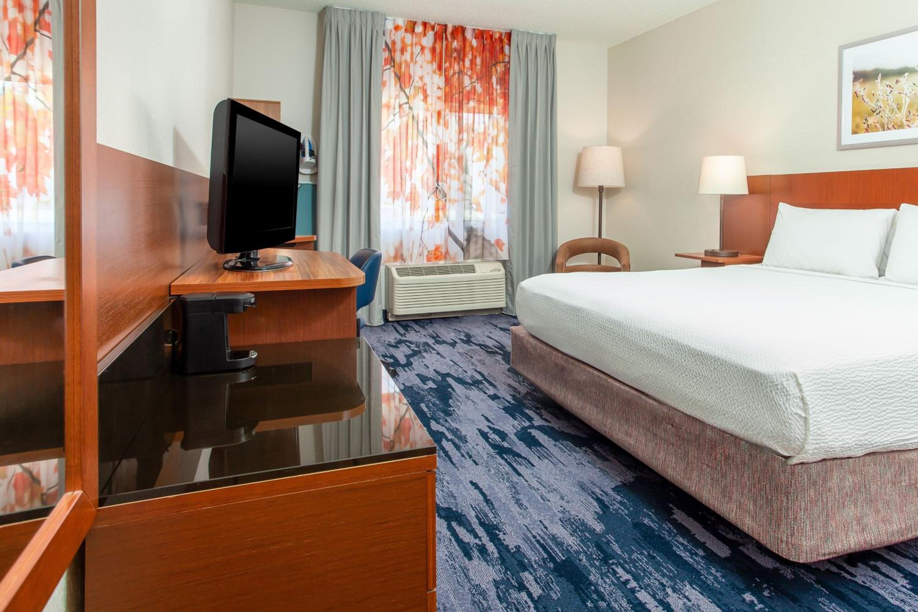 King Room with Roll-In Shower - Mobility and Hearing Access - Photo 6