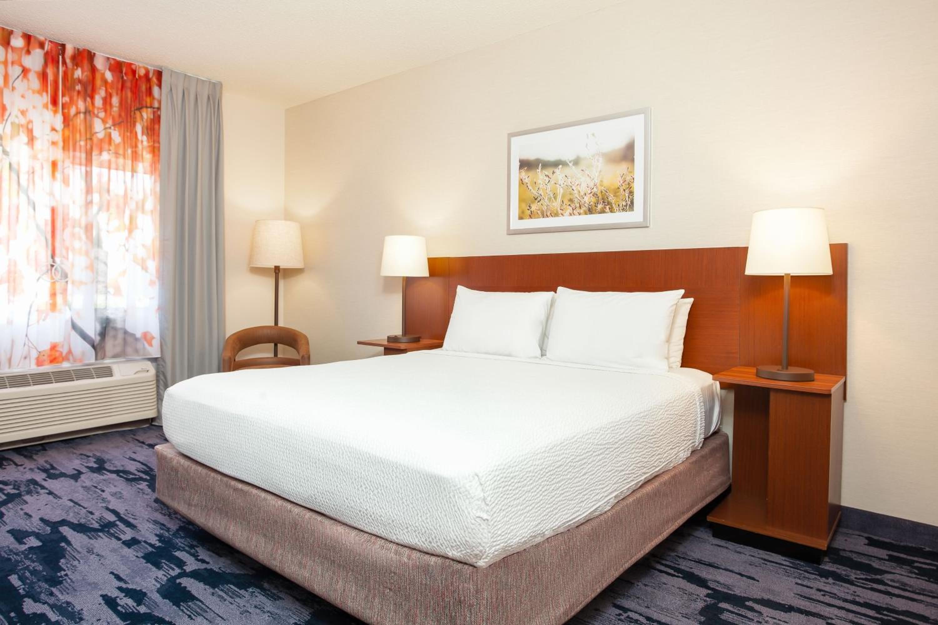 King Room with Roll-In Shower - Mobility and Hearing Access - Photo 2