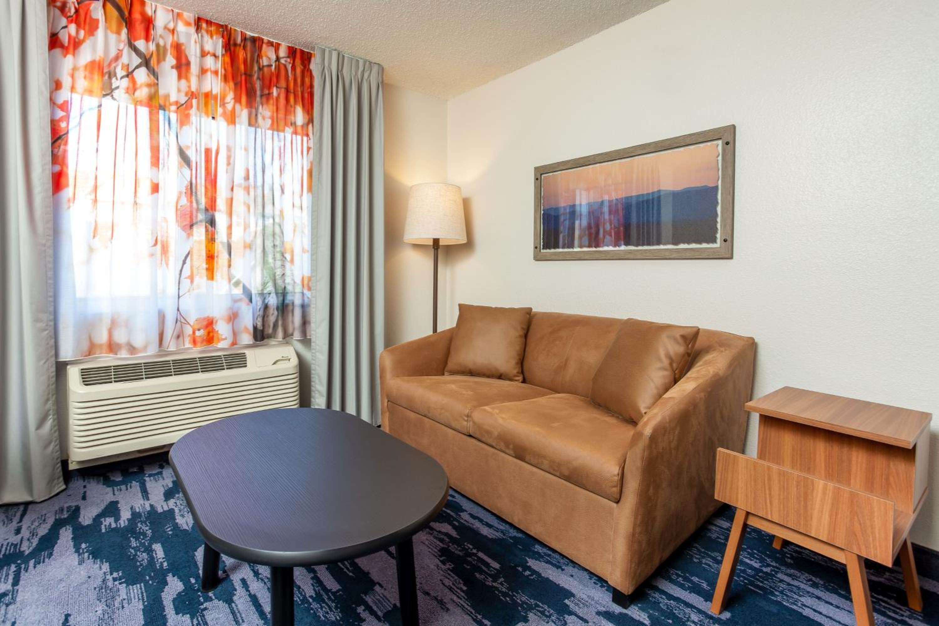 Executive King Suite with Sofa Bed - Photo 2
