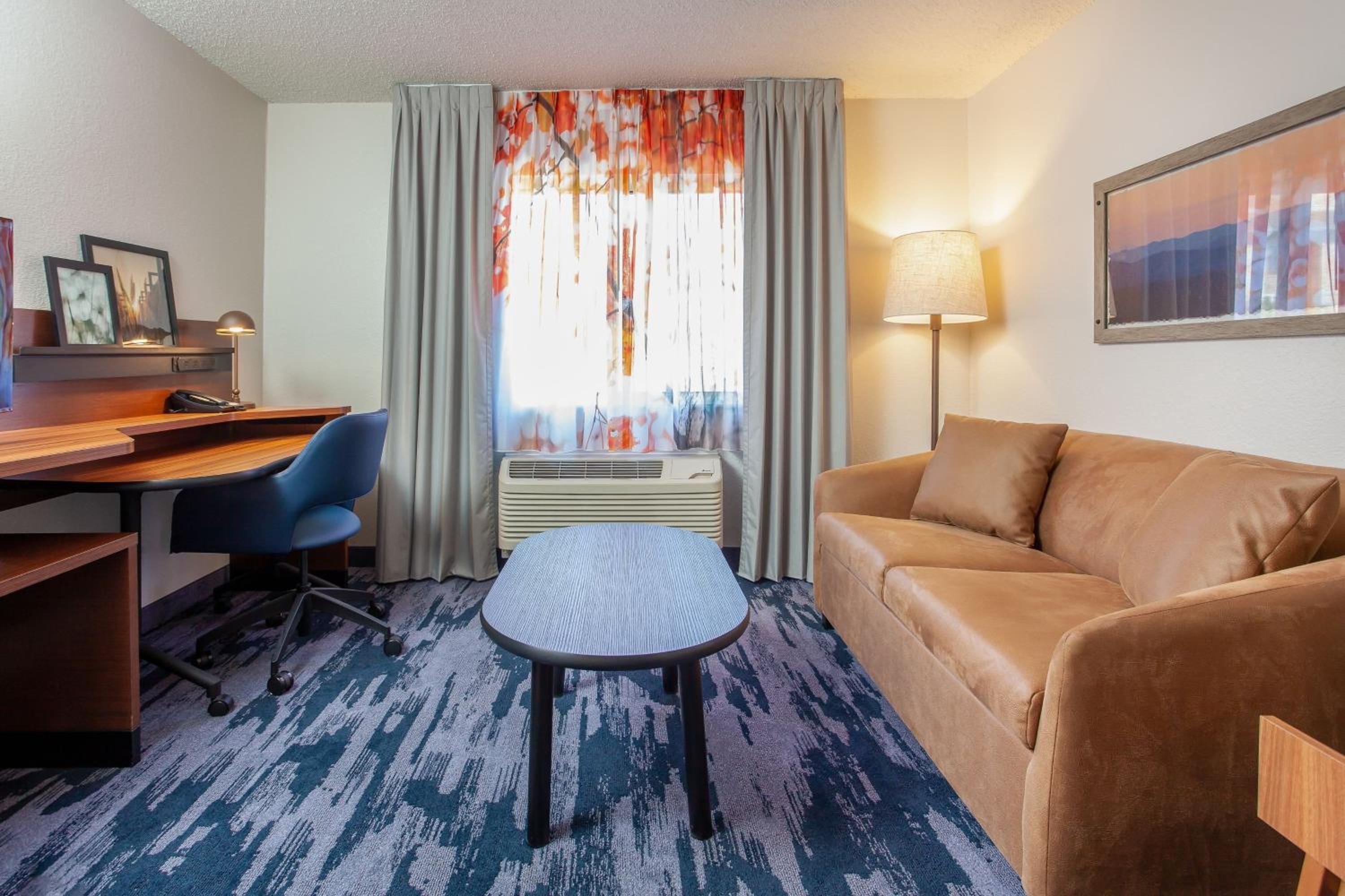 Executive King Suite with Sofa Bed - Photo 1