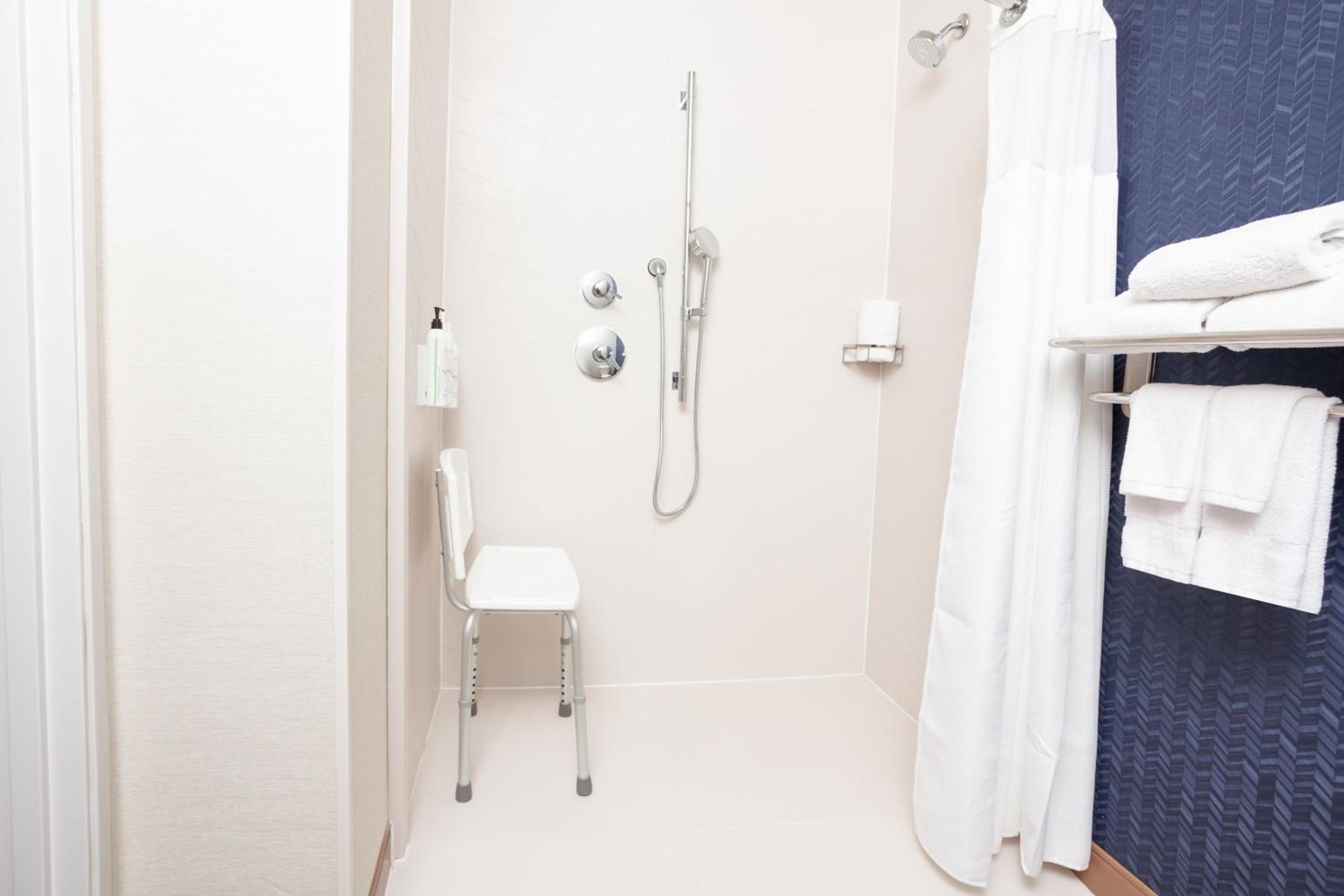 King Room with Roll-In Shower - Mobility and Hearing Access - Photo 5