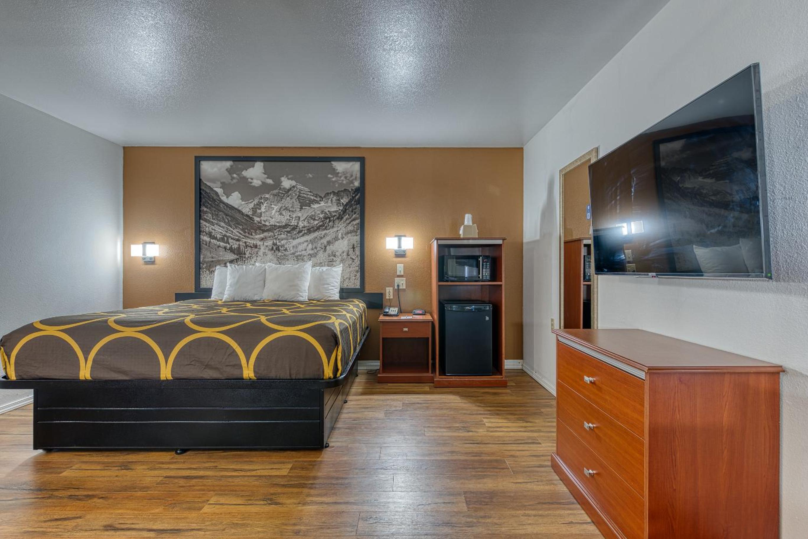 Suite with Two King Beds - Non-Smoking - Photo 3